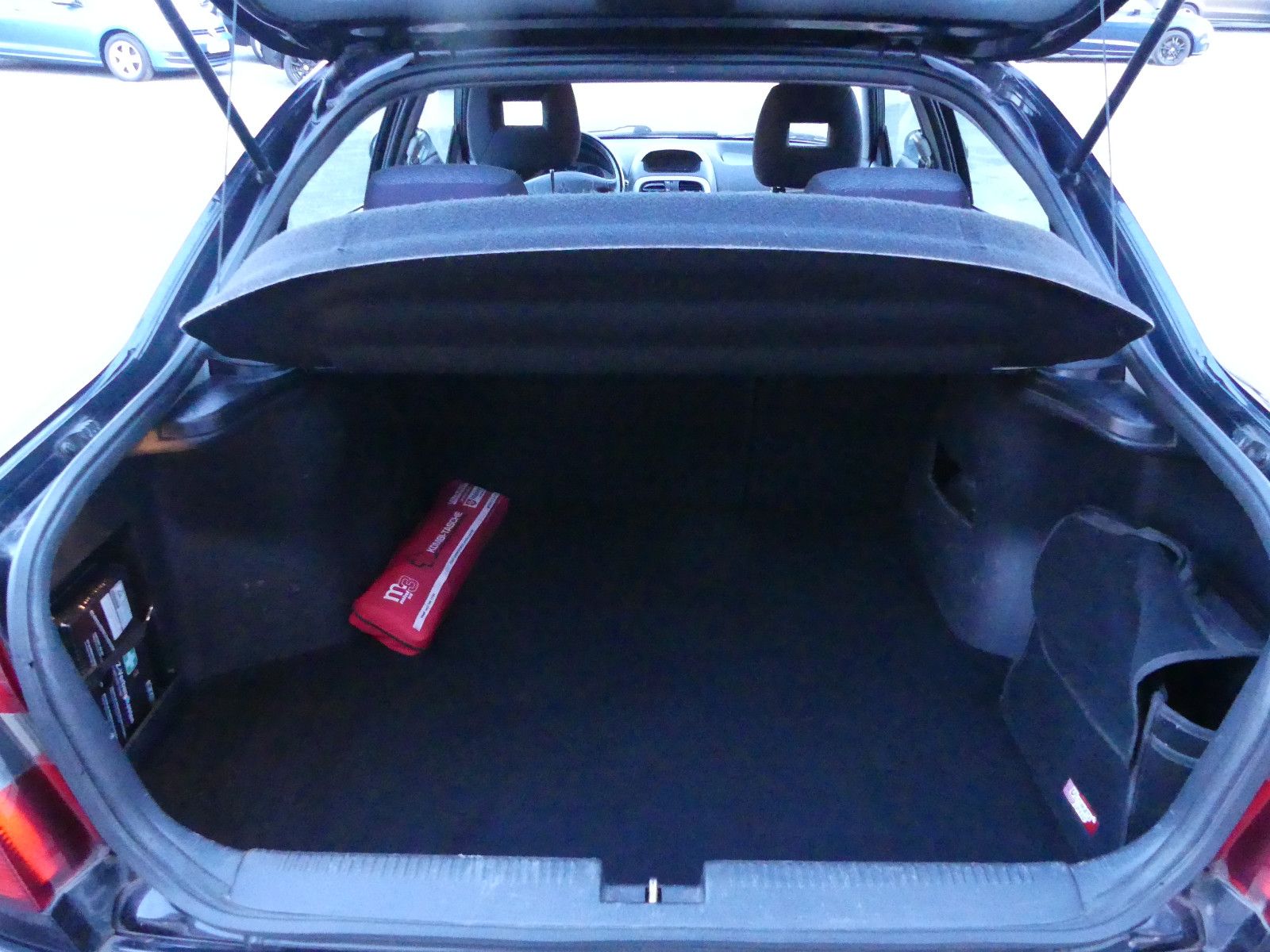 Fahrzeugabbildung Mitsubishi Carisma 1,6 Classic, * TÜV NEU*