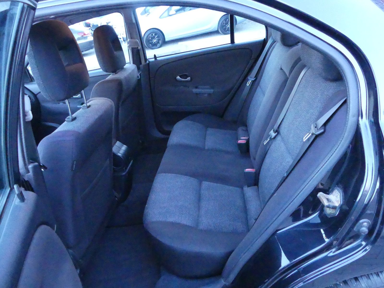 Fahrzeugabbildung Mitsubishi Carisma 1,6 Classic, * TÜV NEU*