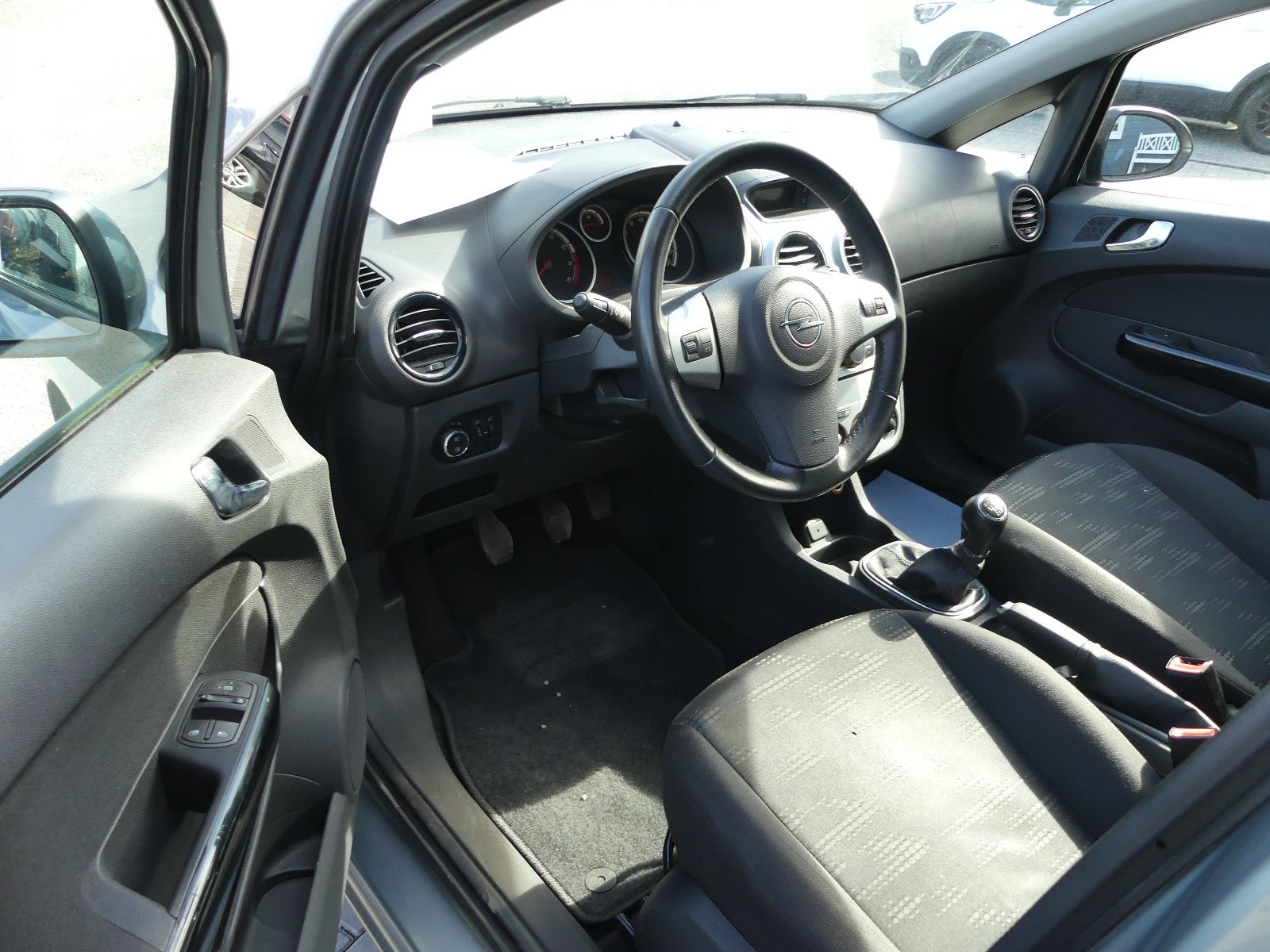 Fahrzeugabbildung Opel Corsa D Satellite