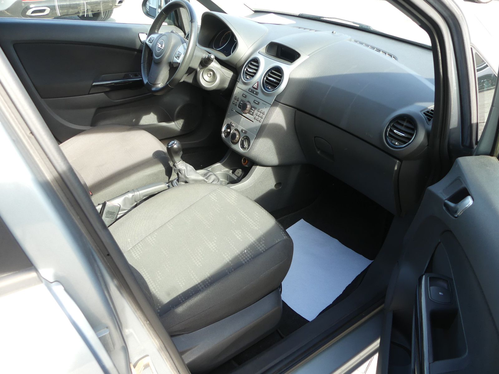 Fahrzeugabbildung Opel Corsa D Satellite