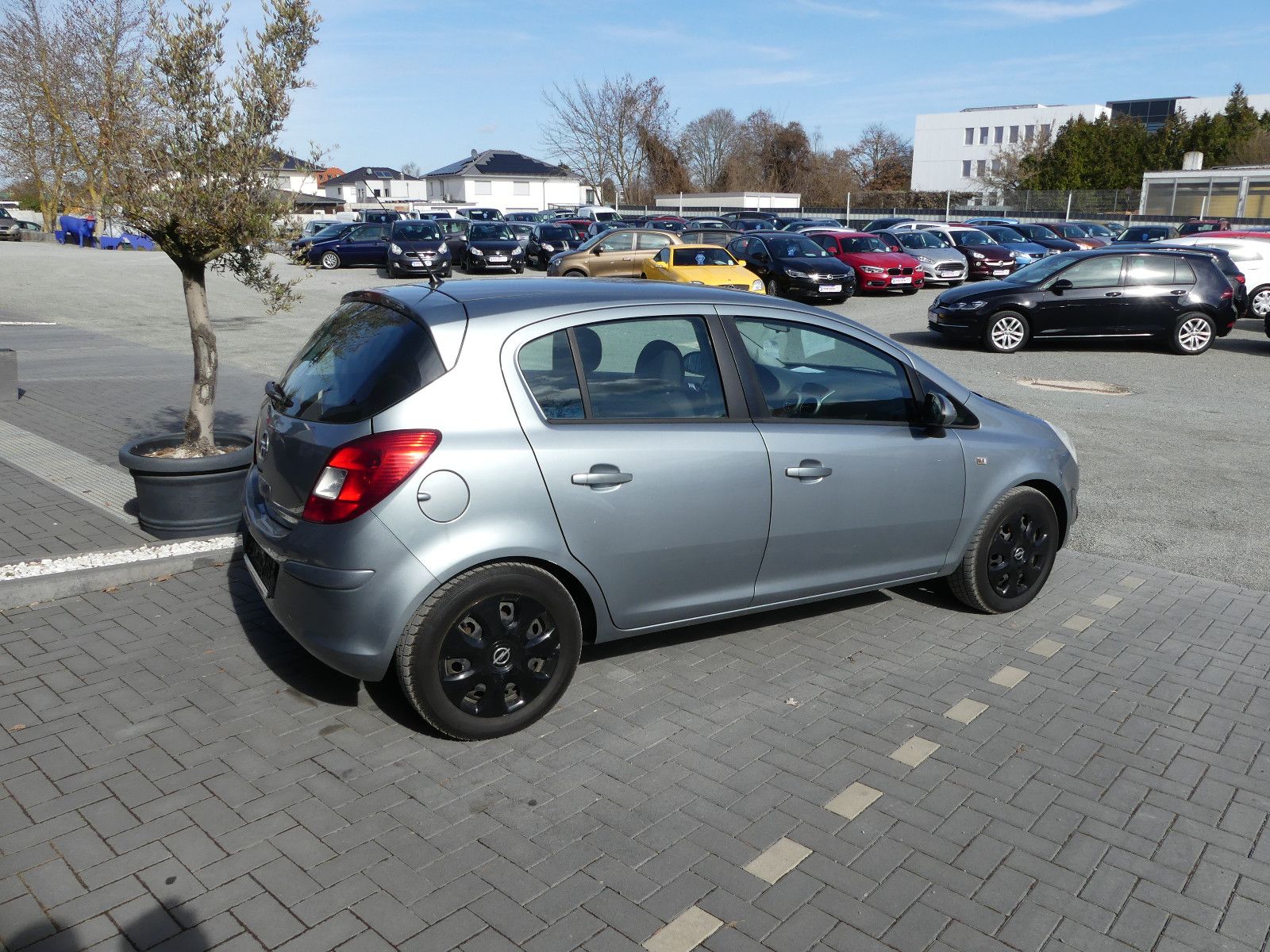 Fahrzeugabbildung Opel Corsa D Satellite