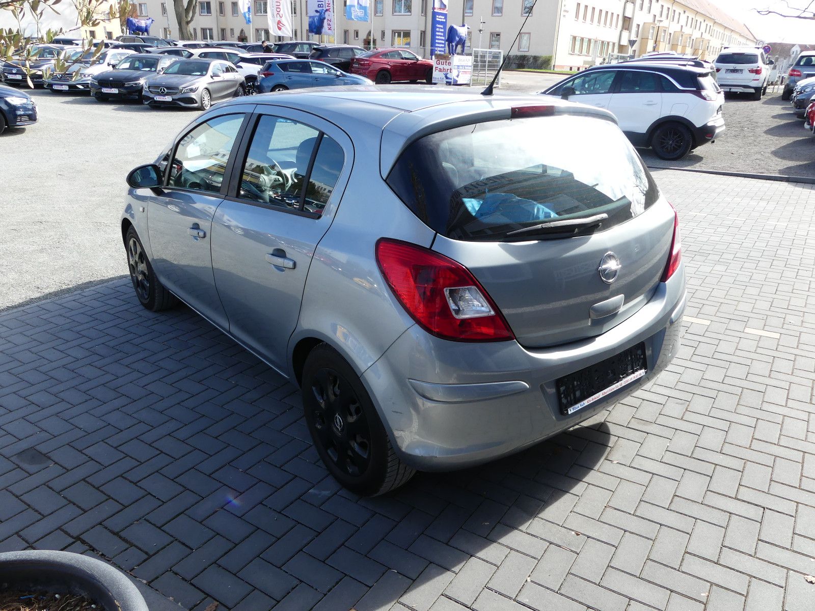 Fahrzeugabbildung Opel Corsa D Satellite
