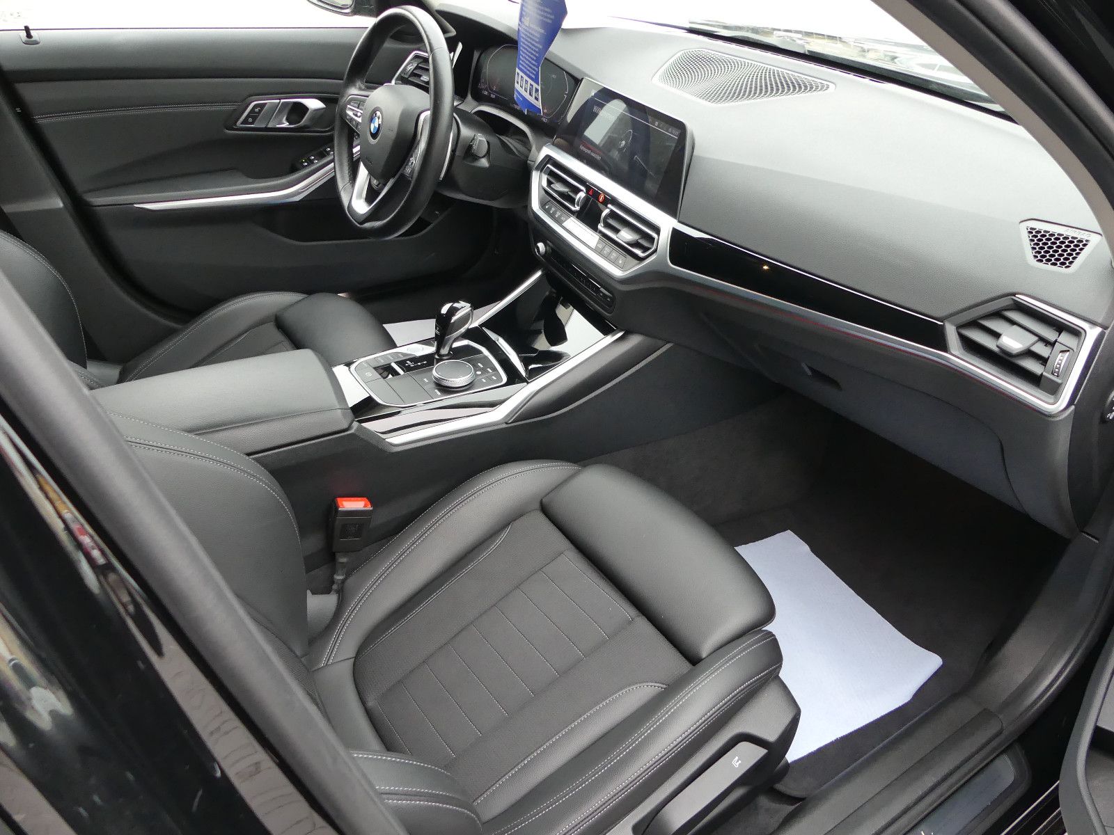 Fahrzeugabbildung BMW 330 3 Touring 330 d xDrive Sport Line