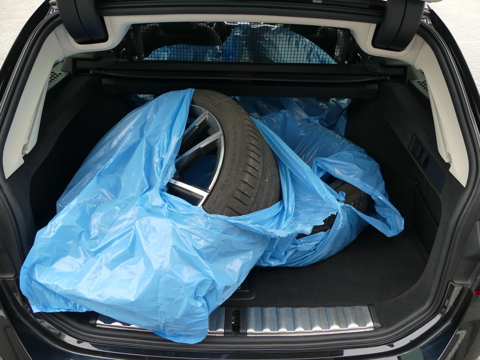 Fahrzeugabbildung BMW 330 3 Touring 330 d xDrive Sport Line