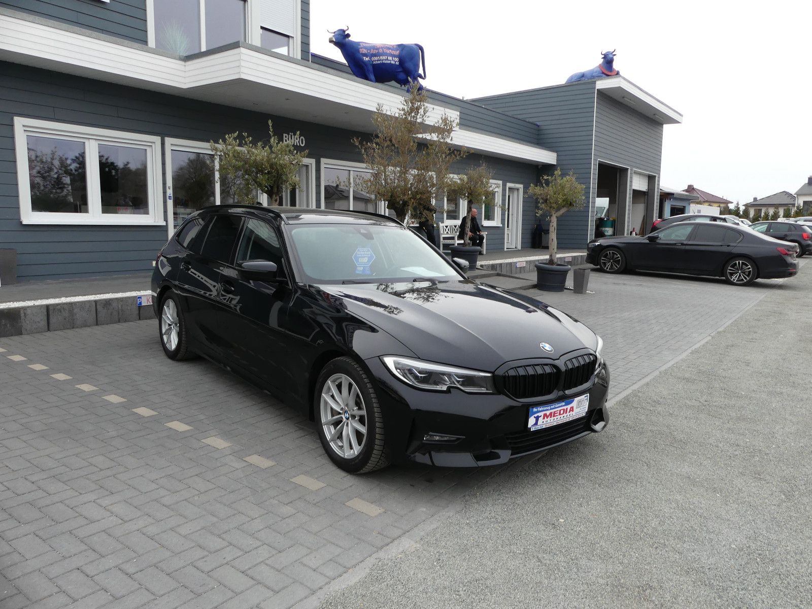 Fahrzeugabbildung BMW 330 3 Touring 330 d xDrive Sport Line