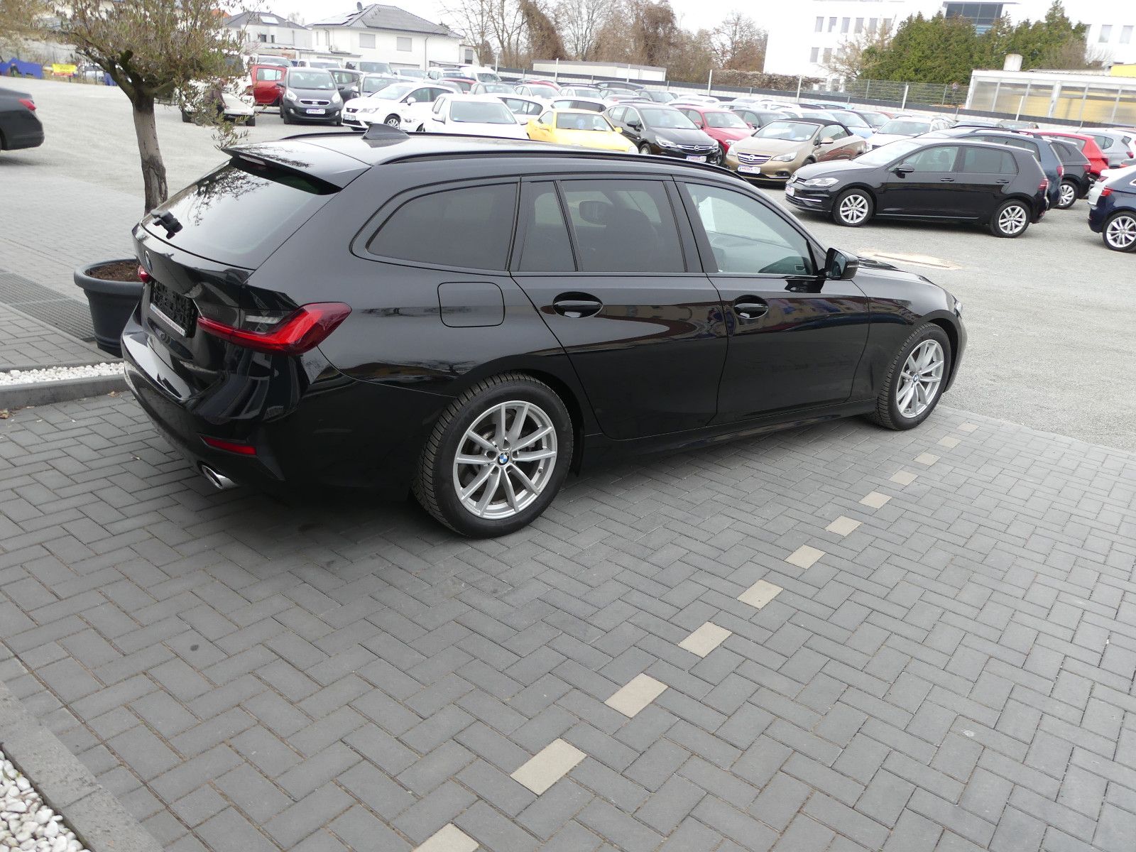 Fahrzeugabbildung BMW 330 3 Touring 330 d xDrive Sport Line