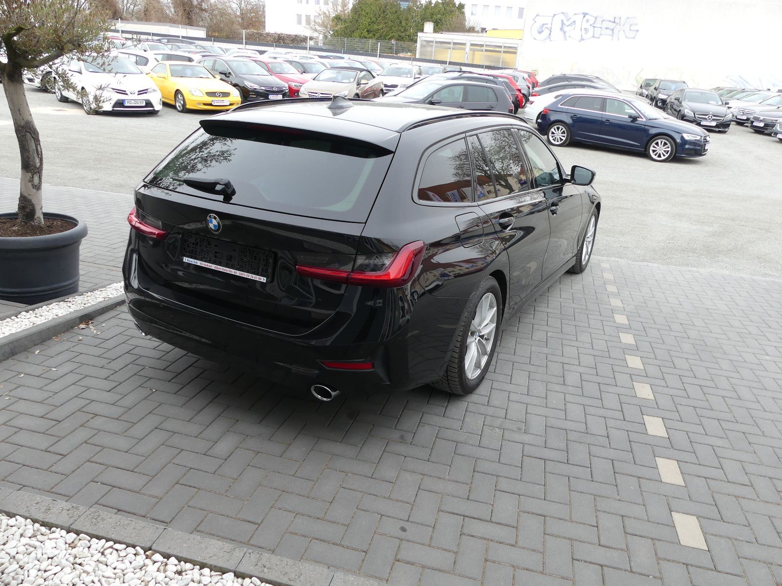 Fahrzeugabbildung BMW 330 3 Touring 330 d xDrive Sport Line