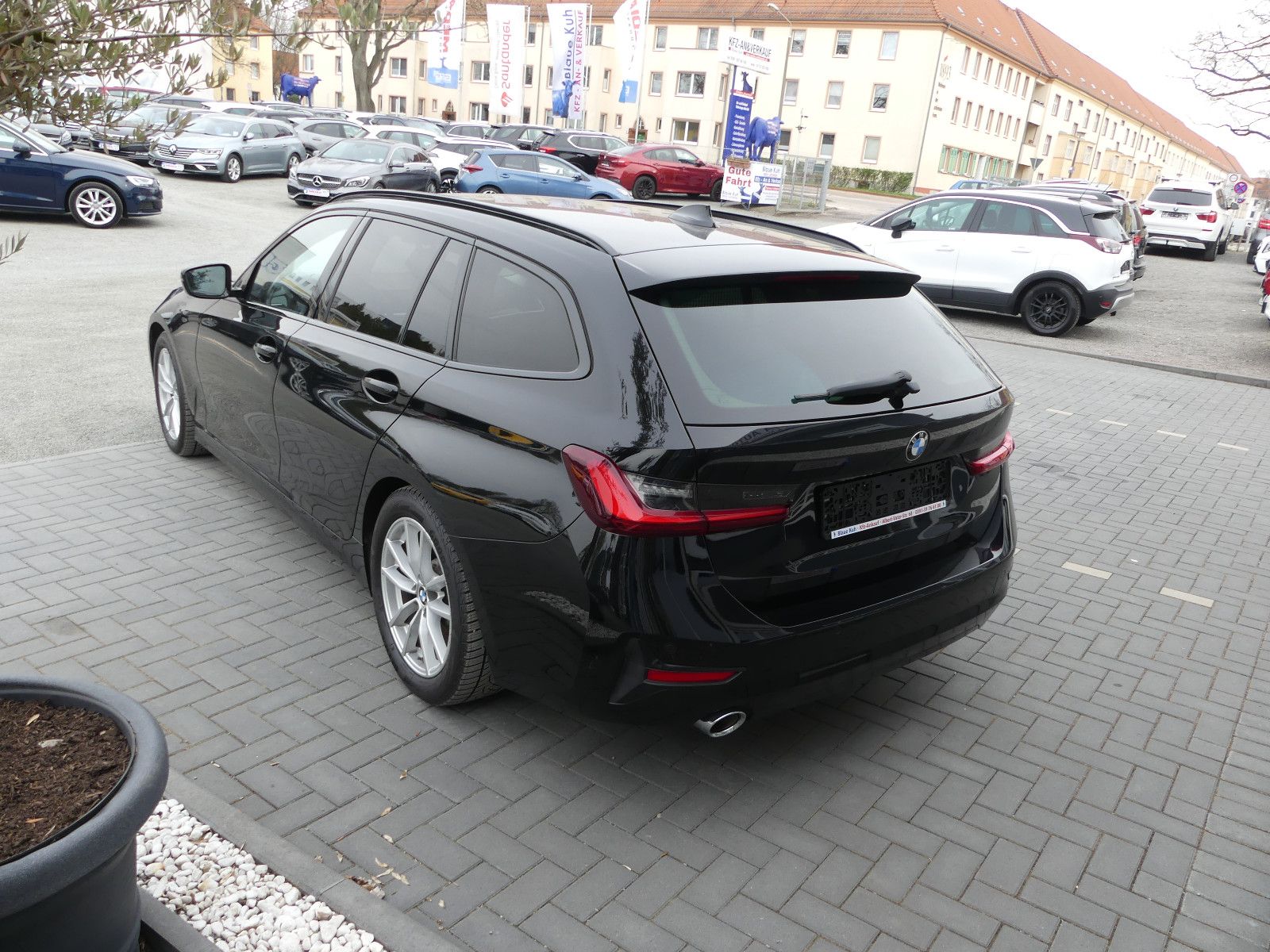 Fahrzeugabbildung BMW 330 3 Touring 330 d xDrive Sport Line