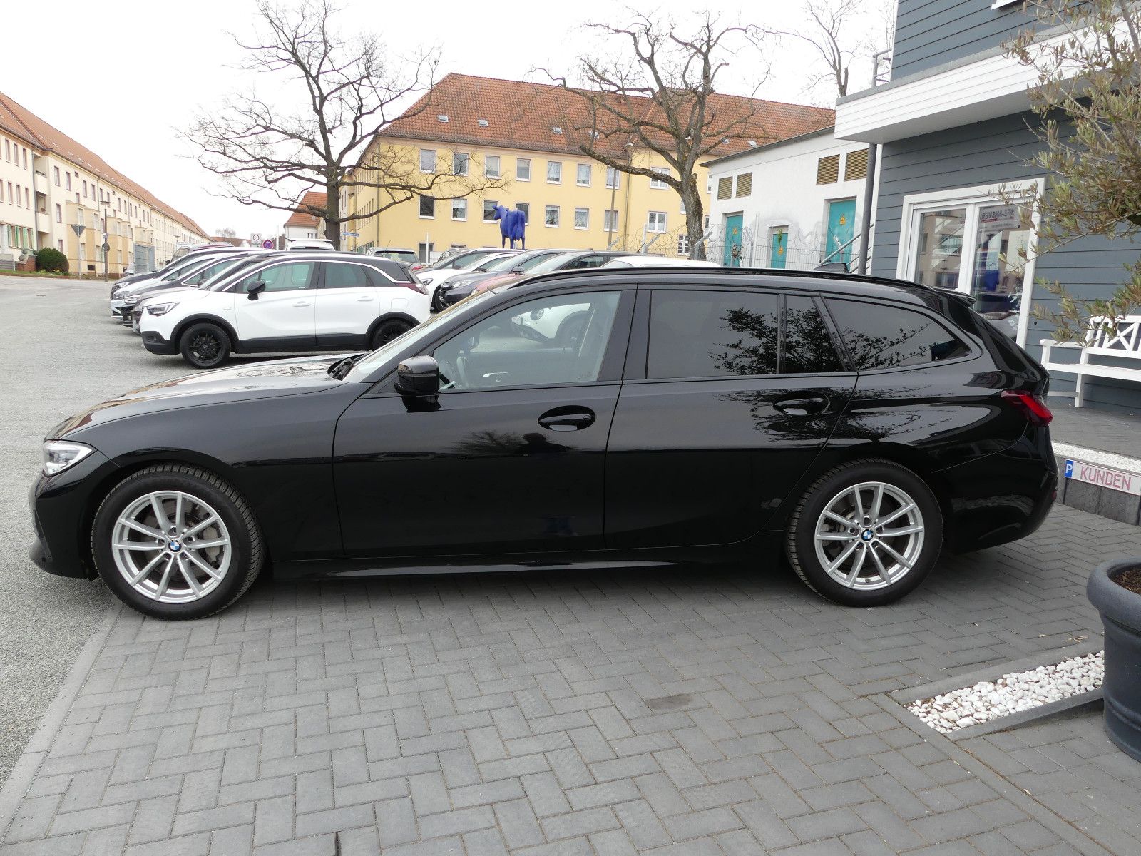 Fahrzeugabbildung BMW 330 3 Touring 330 d xDrive Sport Line