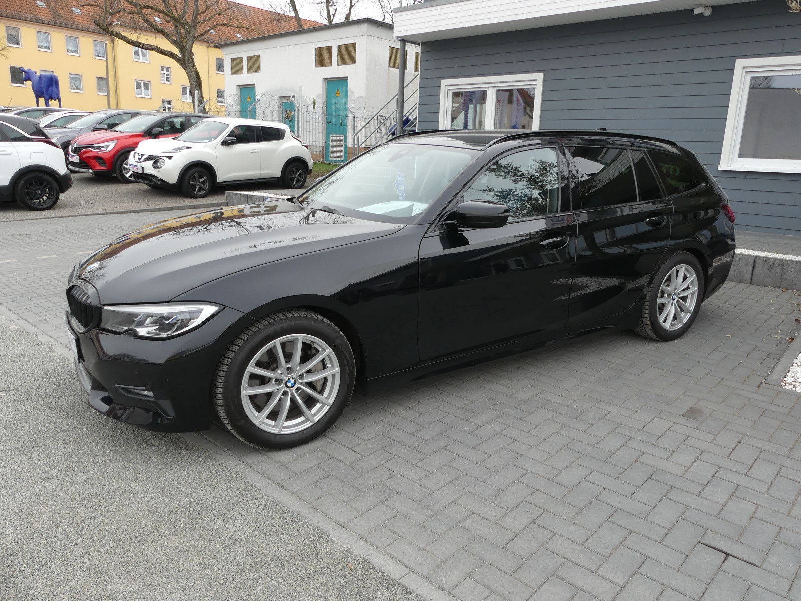 Fahrzeugabbildung BMW 330 3 Touring 330 d xDrive Sport Line