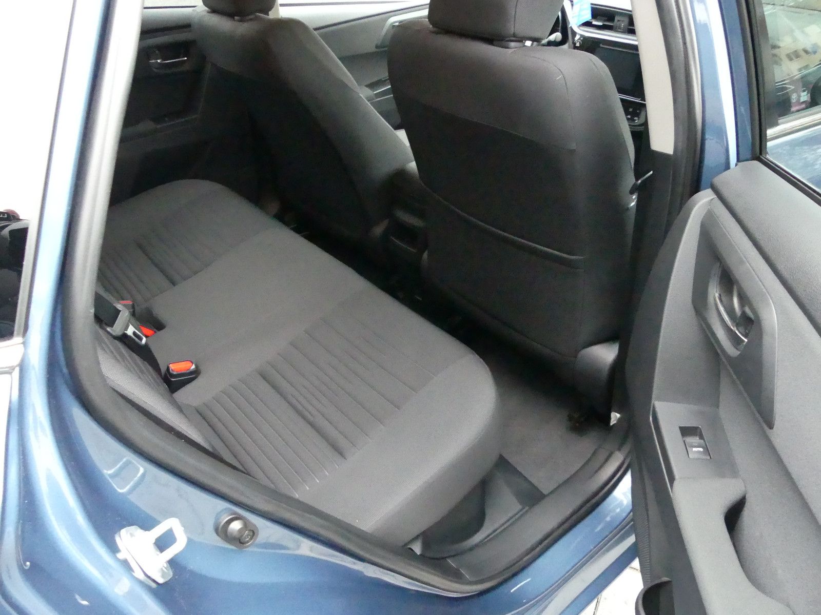 Fahrzeugabbildung Toyota Auris Hybrid Design Edition *1-Hand**Nur 76tkm*