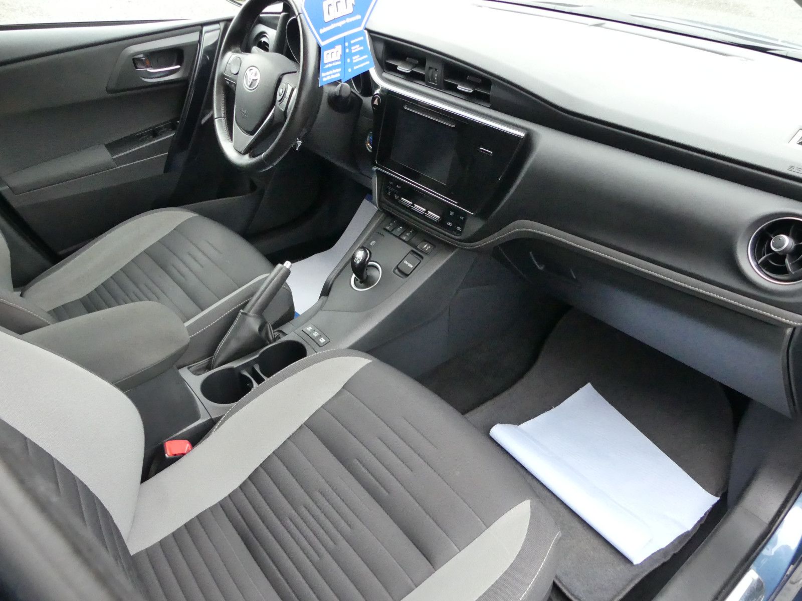 Fahrzeugabbildung Toyota Auris Hybrid Design Edition *1-Hand**Nur 76tkm*