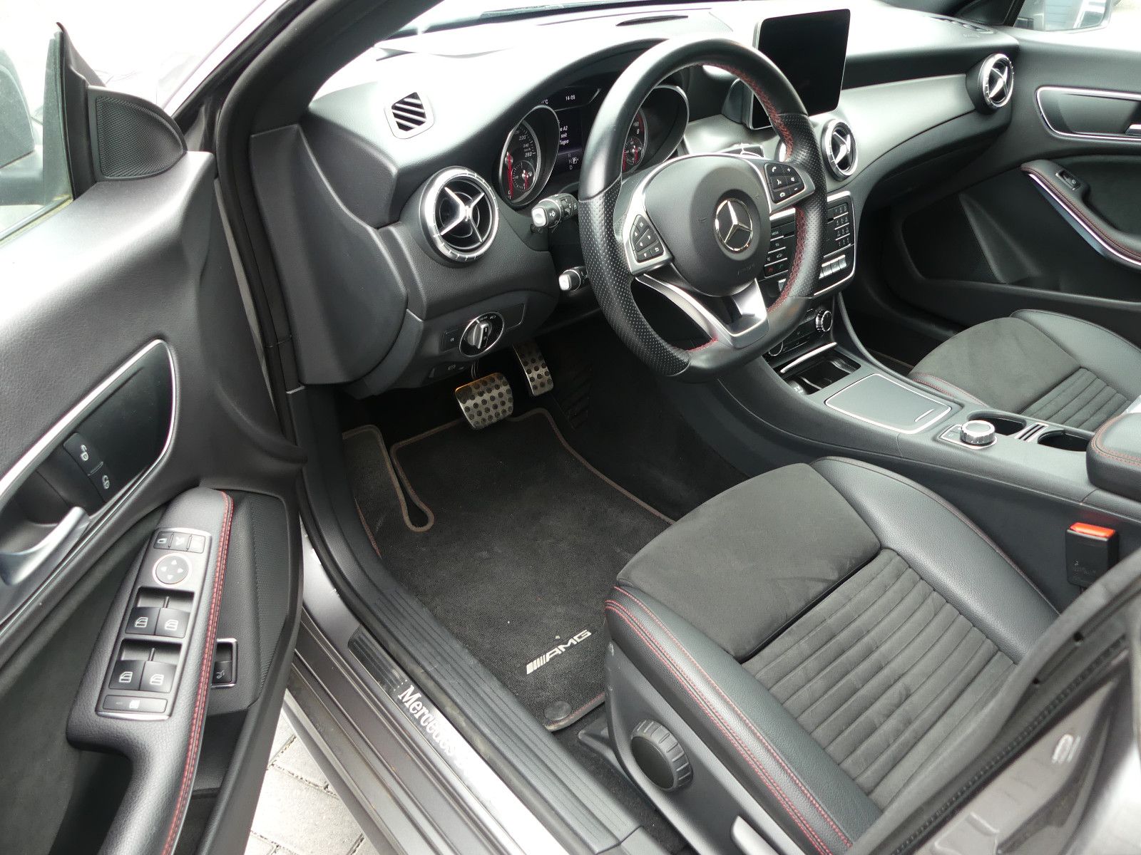 Fahrzeugabbildung Mercedes-Benz CLA Shooting Brake CLA 200 *Serviceheft**58tkm*