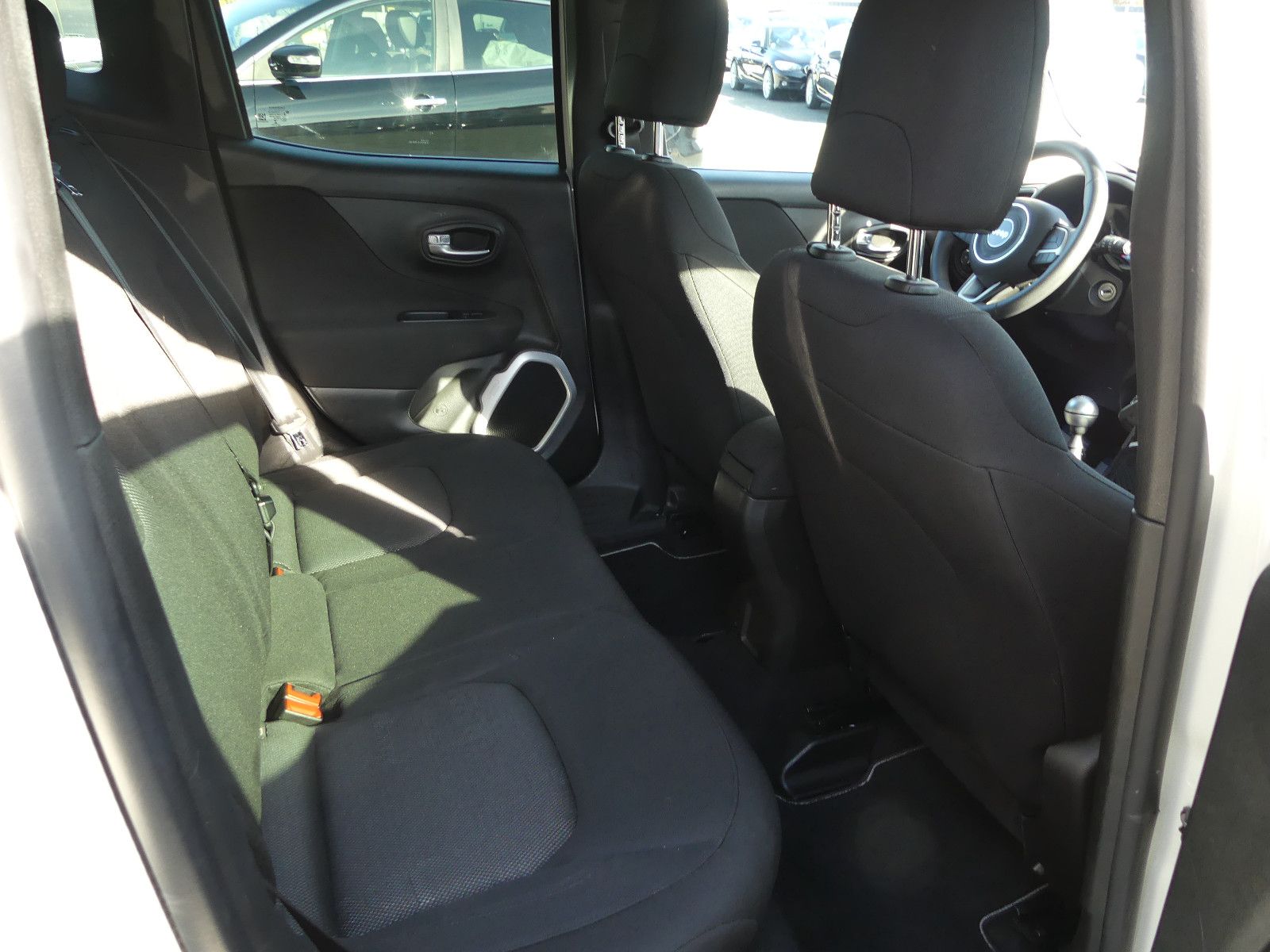 Fahrzeugabbildung Jeep Renegade Sport FWD