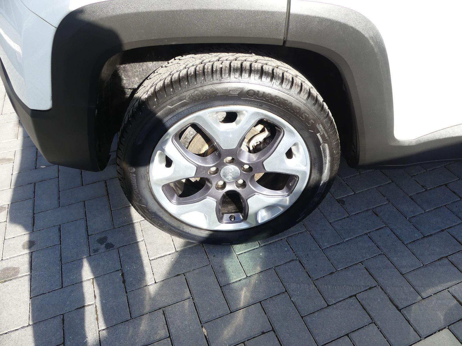 Fahrzeugabbildung Jeep Renegade Sport FWD