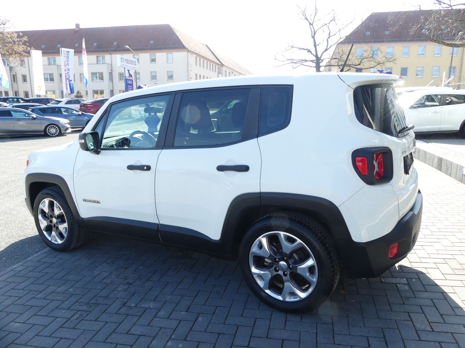 Fahrzeugabbildung Jeep Renegade Sport FWD