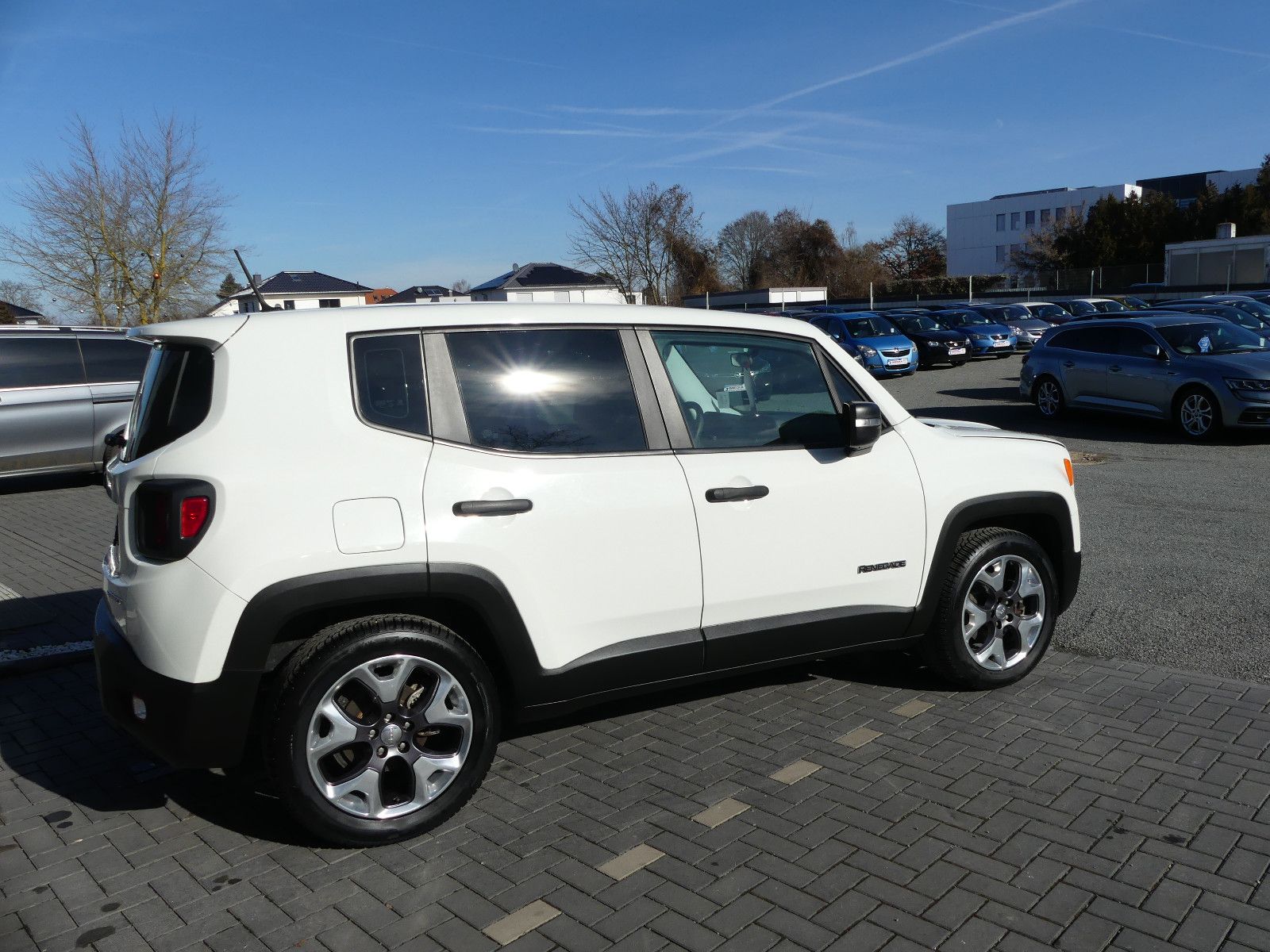 Fahrzeugabbildung Jeep Renegade Sport FWD