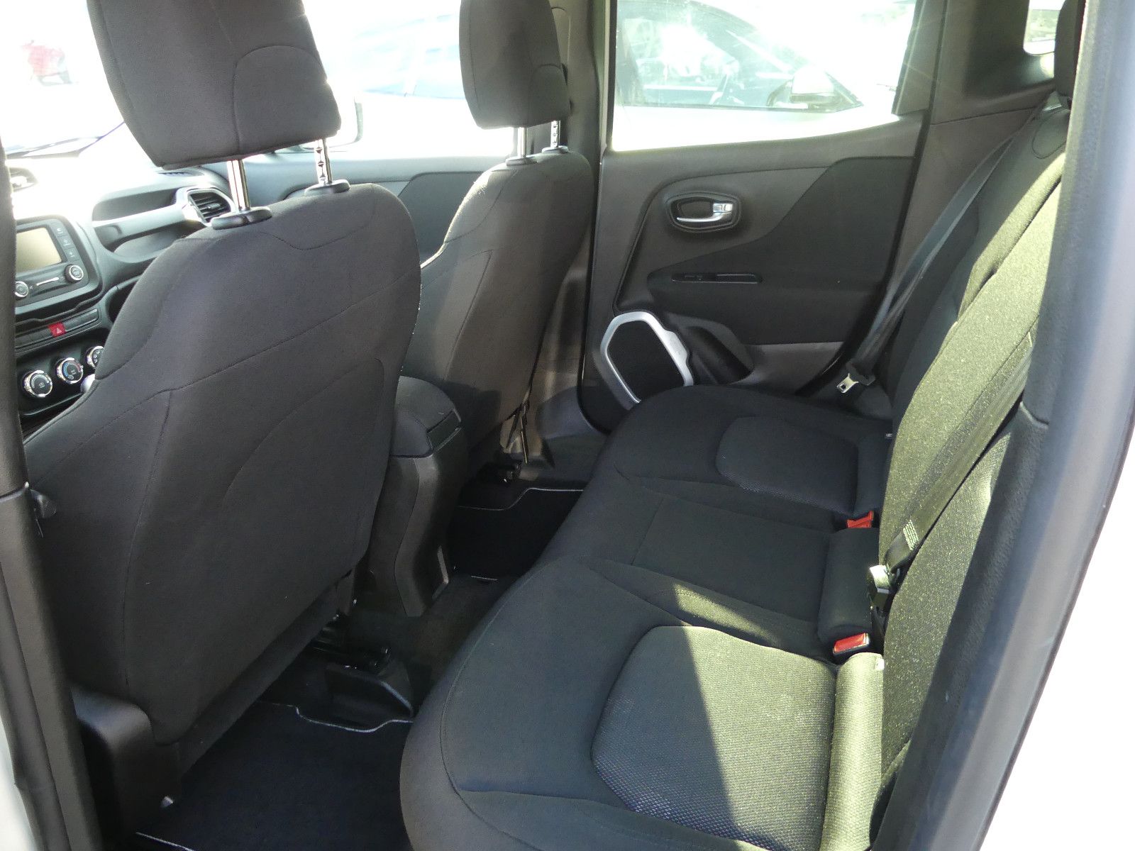 Fahrzeugabbildung Jeep Renegade Sport FWD