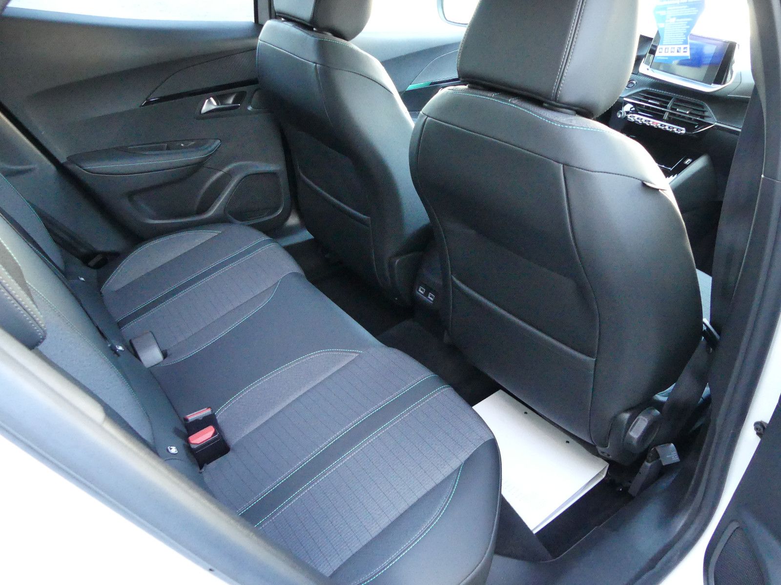 Fahrzeugabbildung Peugeot 2008 Allure Pack*Scheckheftgepf.*53tkm*