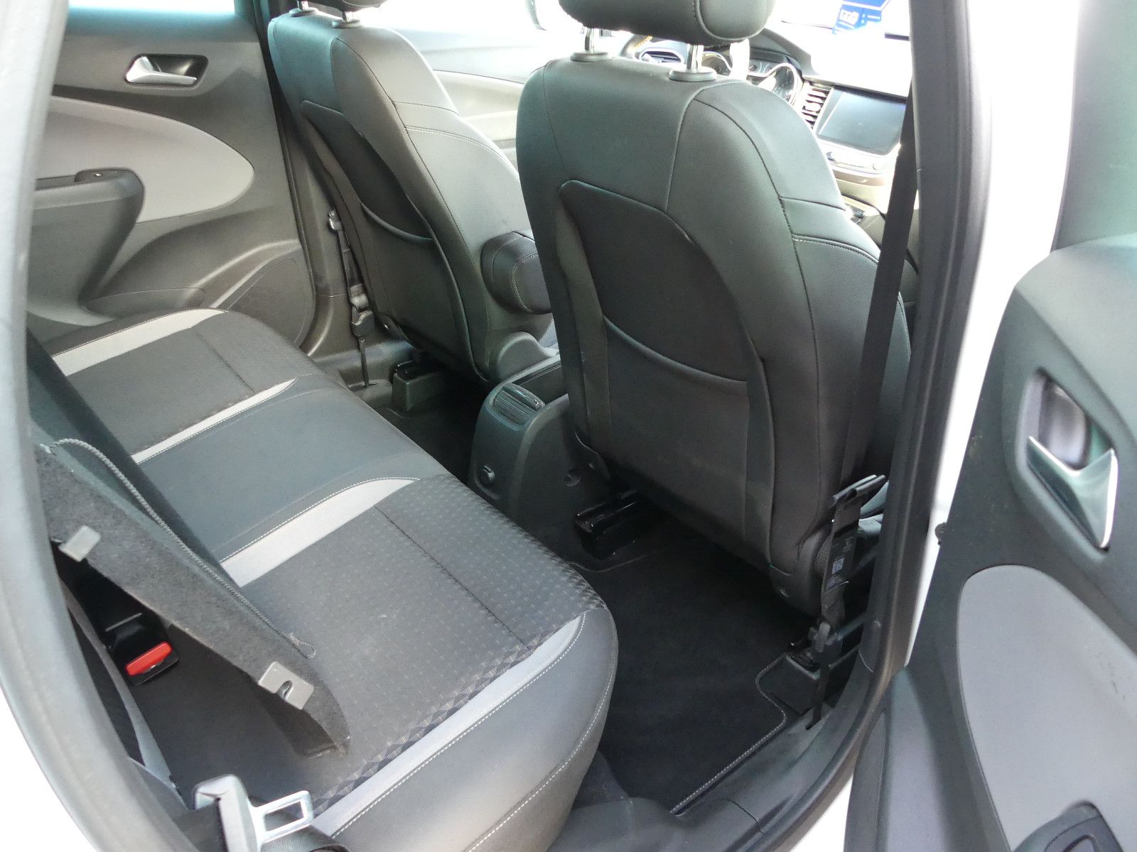 Fahrzeugabbildung Opel Crossland (X)