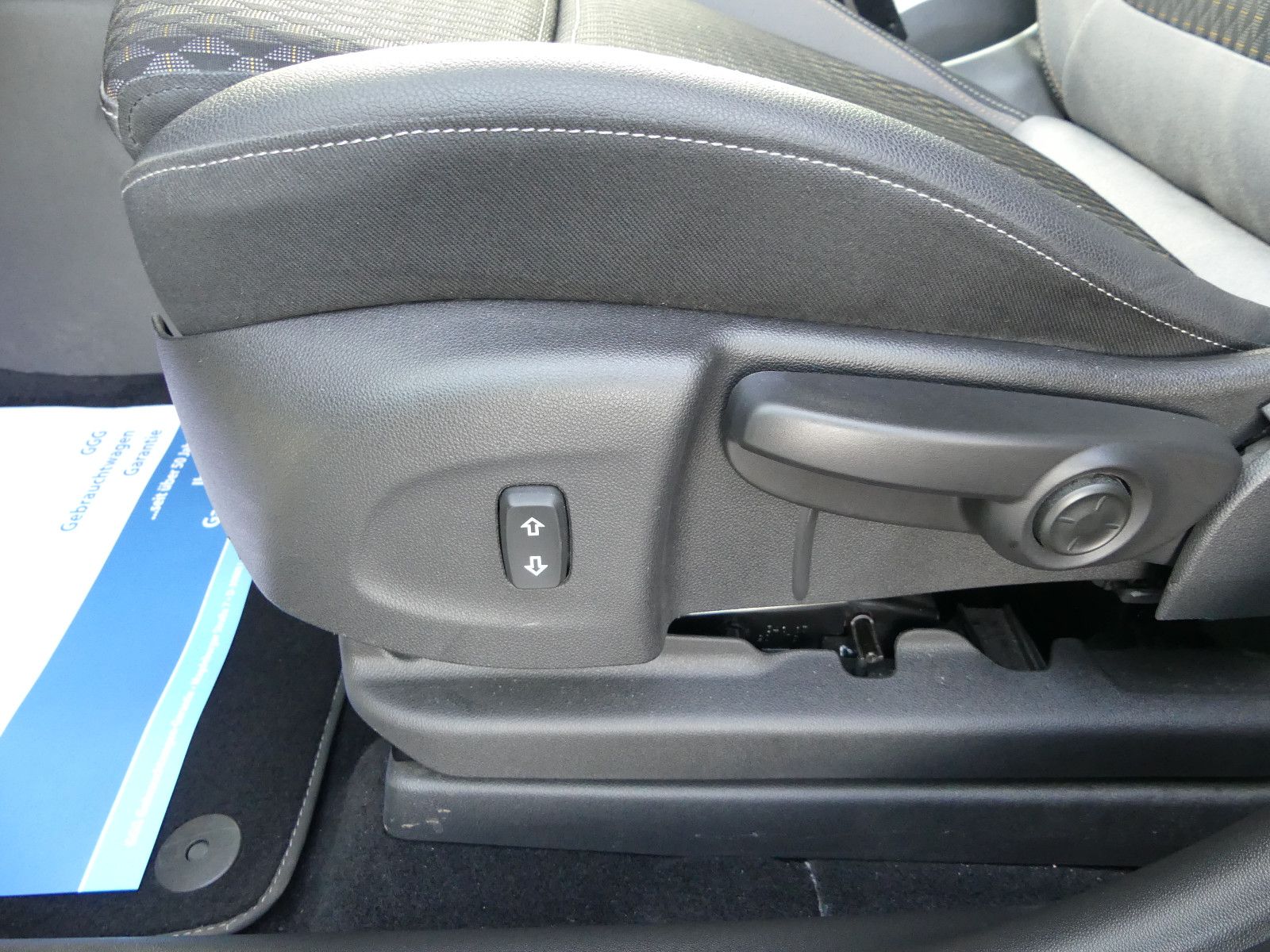 Fahrzeugabbildung Opel Crossland (X)