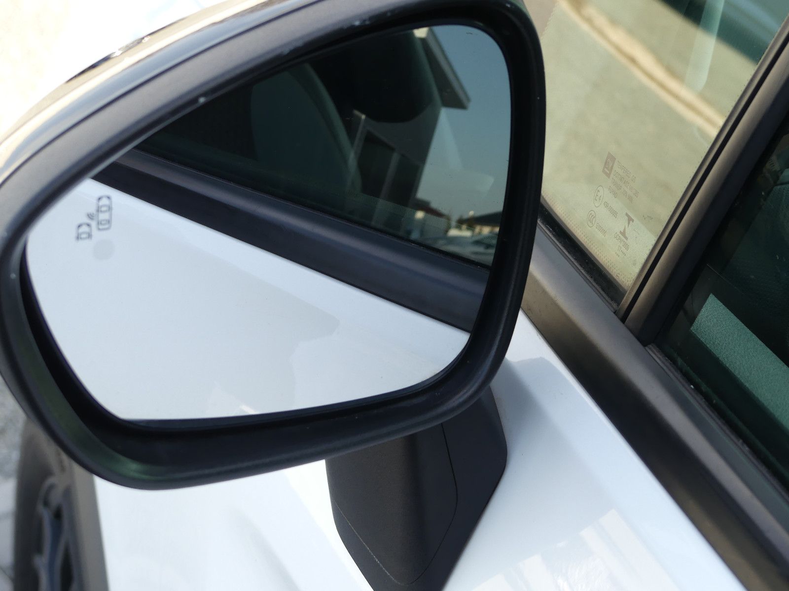 Fahrzeugabbildung Opel Crossland (X)