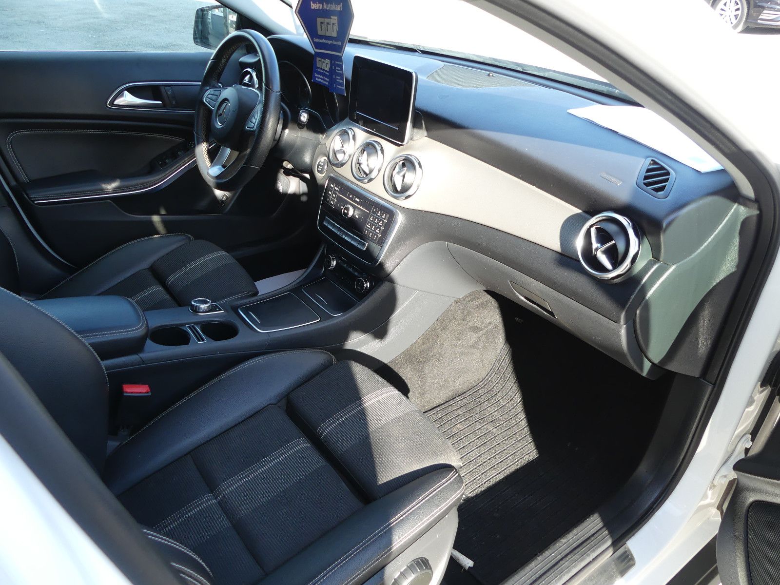 Fahrzeugabbildung Mercedes-Benz GLA 200 GLA GLA 200*2.HAND*68tkm*