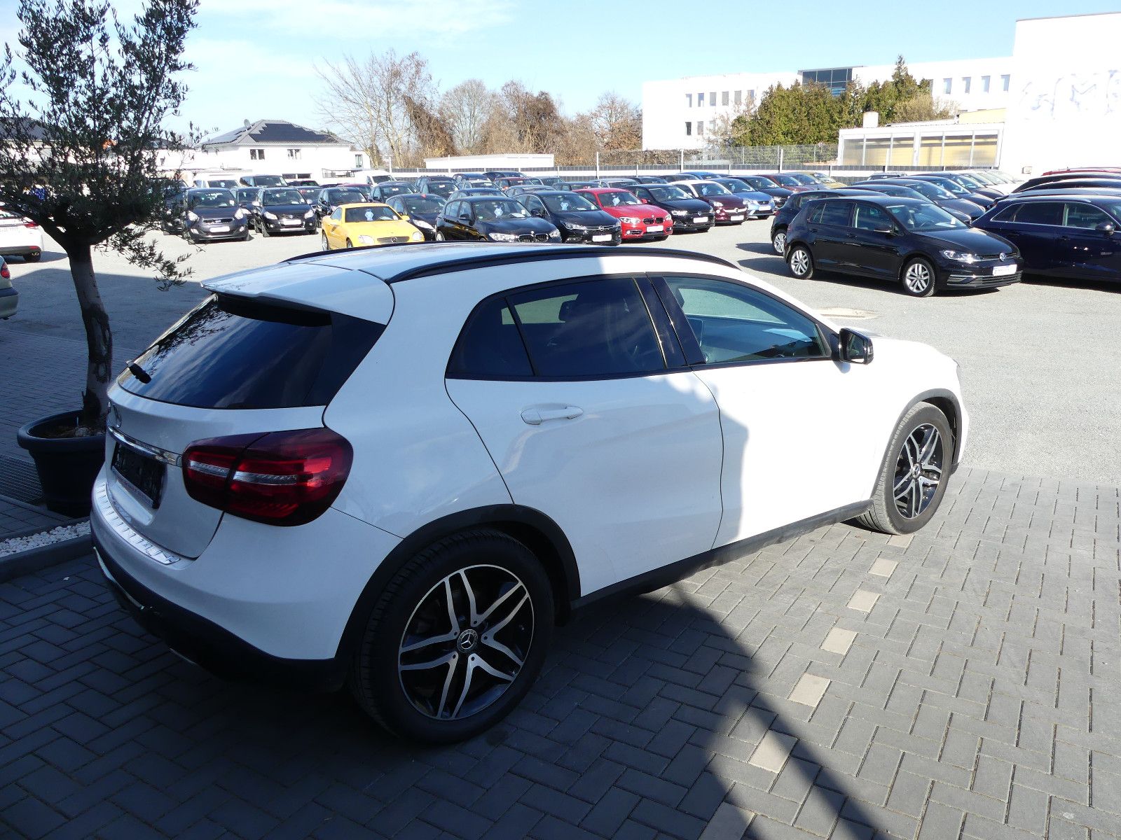 Fahrzeugabbildung Mercedes-Benz GLA 200 GLA GLA 200*2.HAND*68tkm*