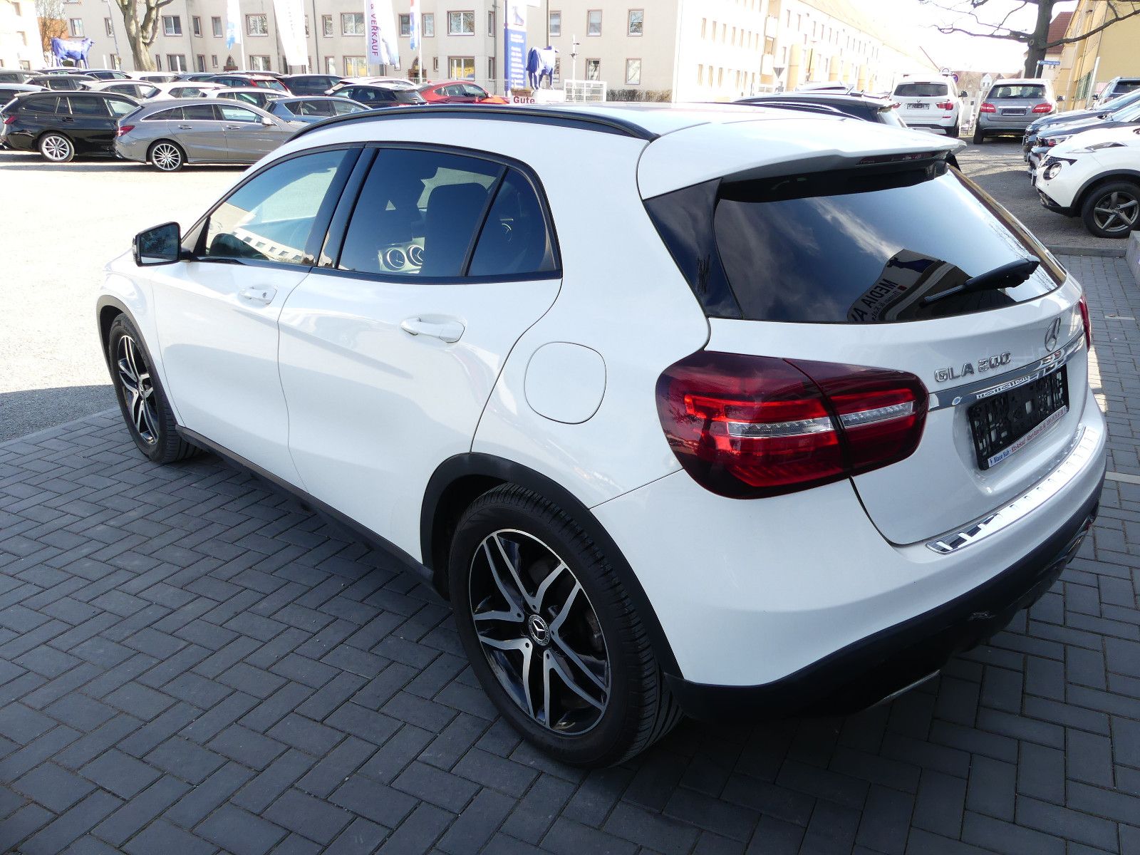 Fahrzeugabbildung Mercedes-Benz GLA 200 GLA GLA 200*2.HAND*68tkm*