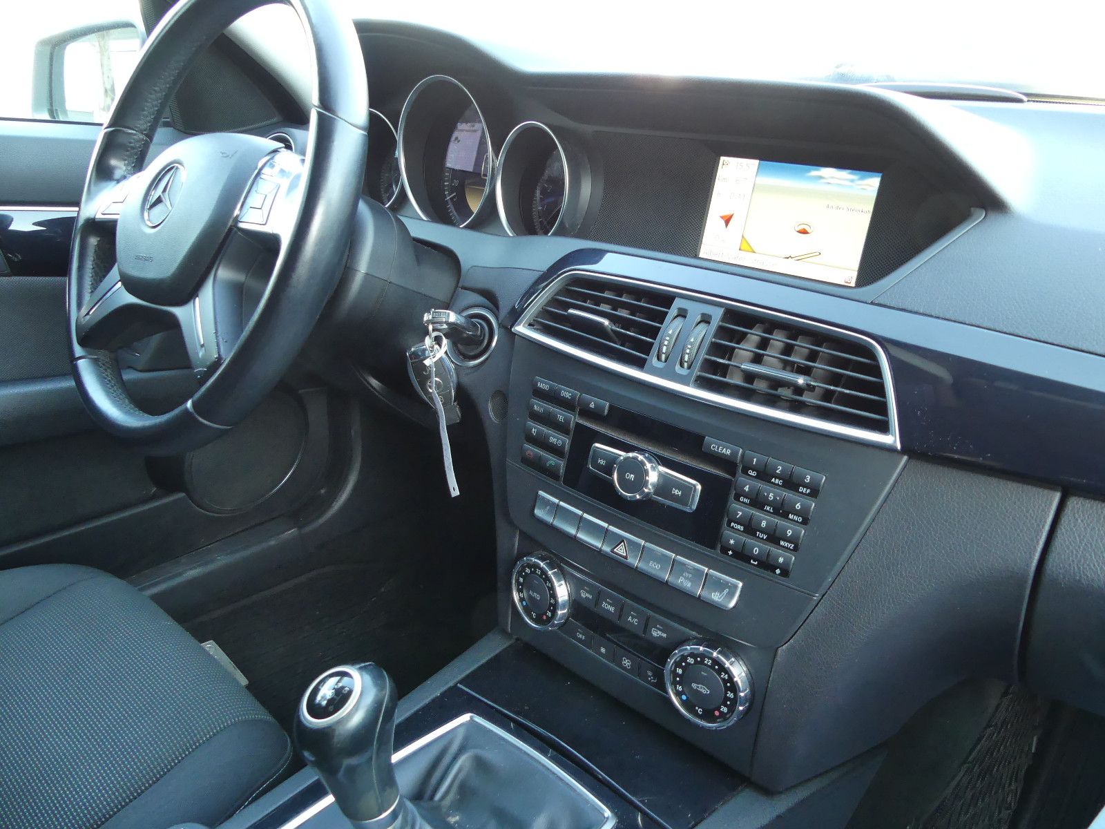 Fahrzeugabbildung Mercedes-Benz C 180 C T-Modell C 180 T CGI BlueEfficiency