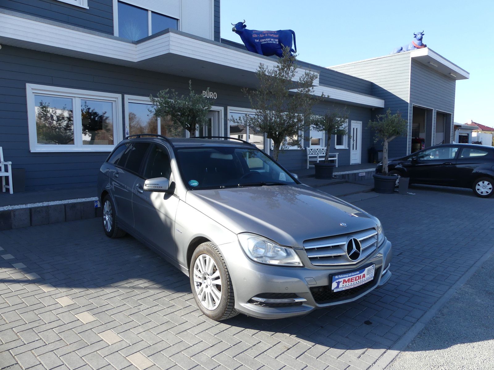 Fahrzeugabbildung Mercedes-Benz C 180 C T-Modell C 180 T CGI BlueEfficiency