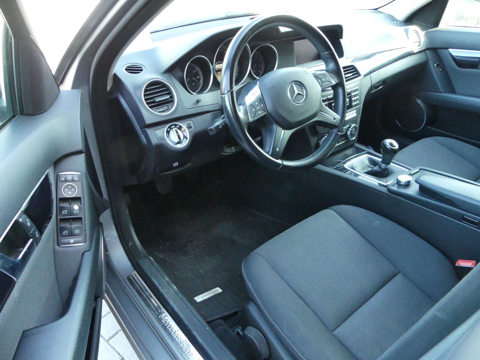 Fahrzeugabbildung Mercedes-Benz C 180 C T-Modell C 180 T CGI BlueEfficiency