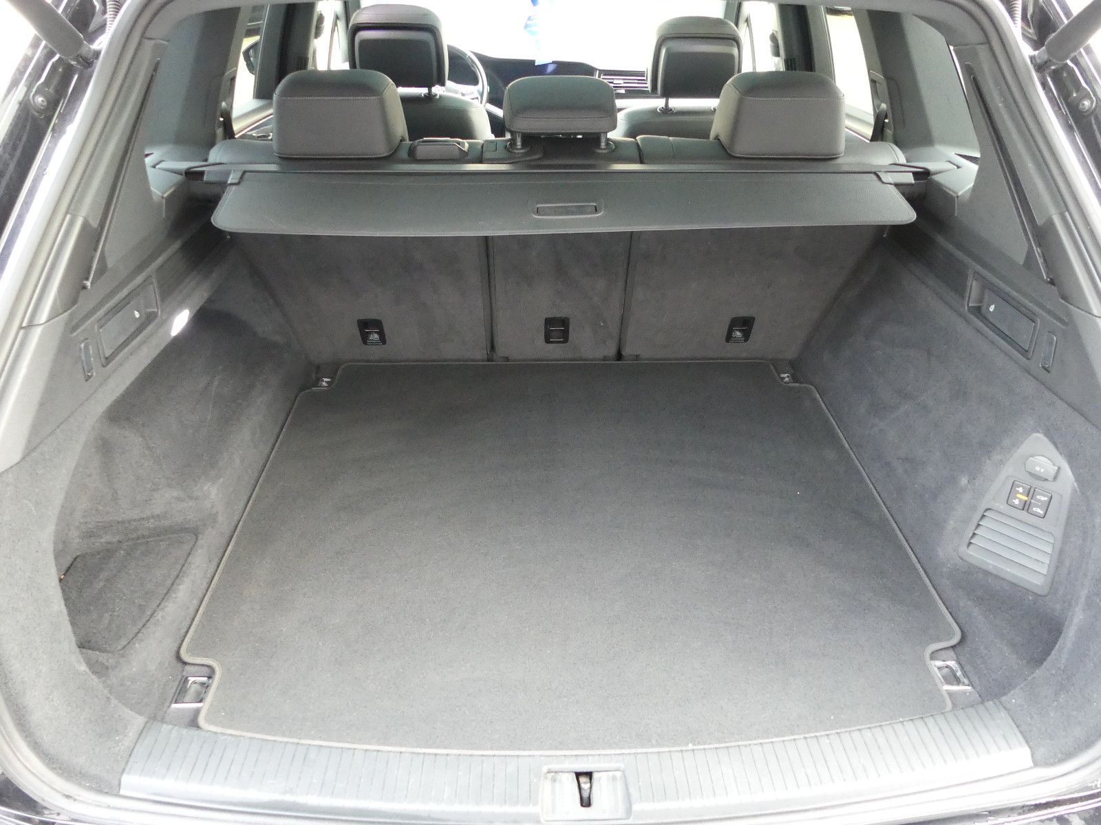 Fahrzeugabbildung Volkswagen Touareg . 4Motion