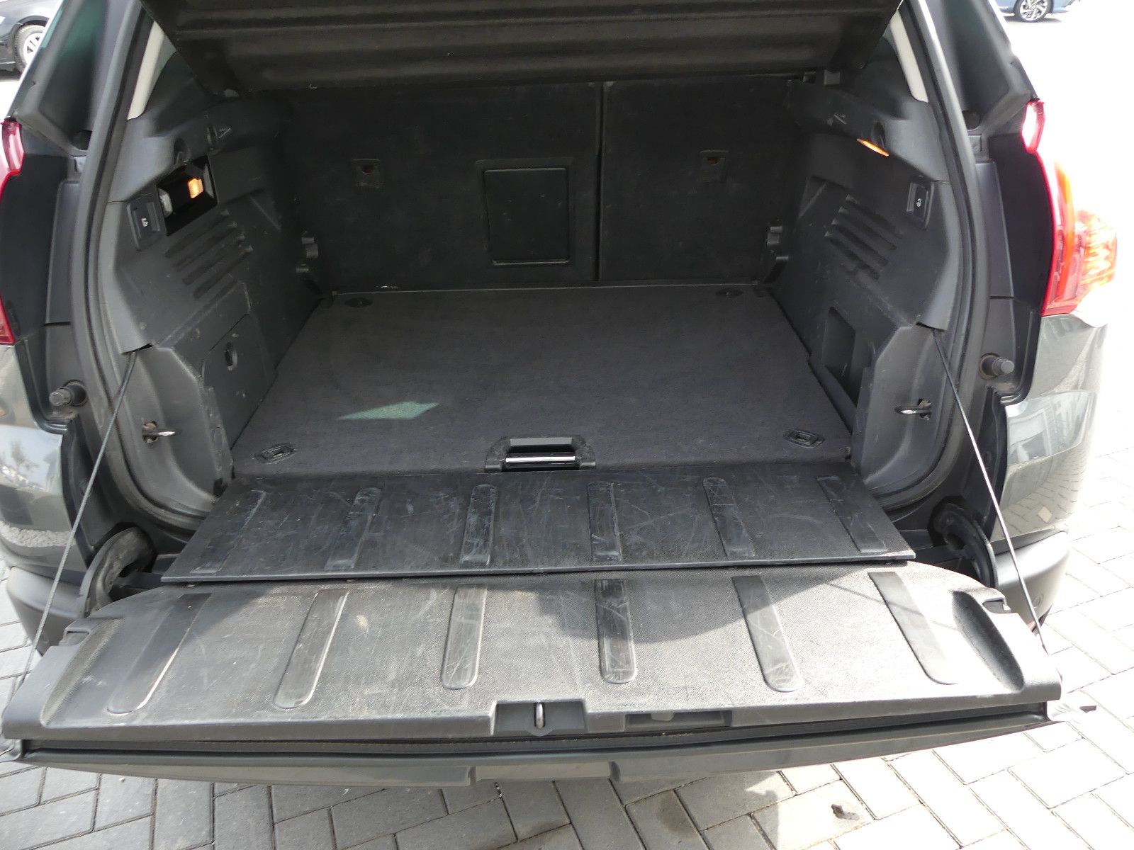 Fahrzeugabbildung Peugeot 3008 Allure, Automatik