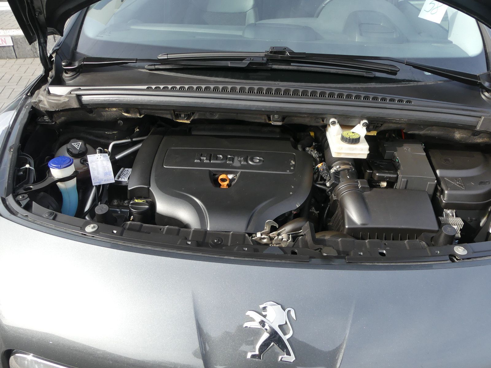 Fahrzeugabbildung Peugeot 3008 Allure, Automatik