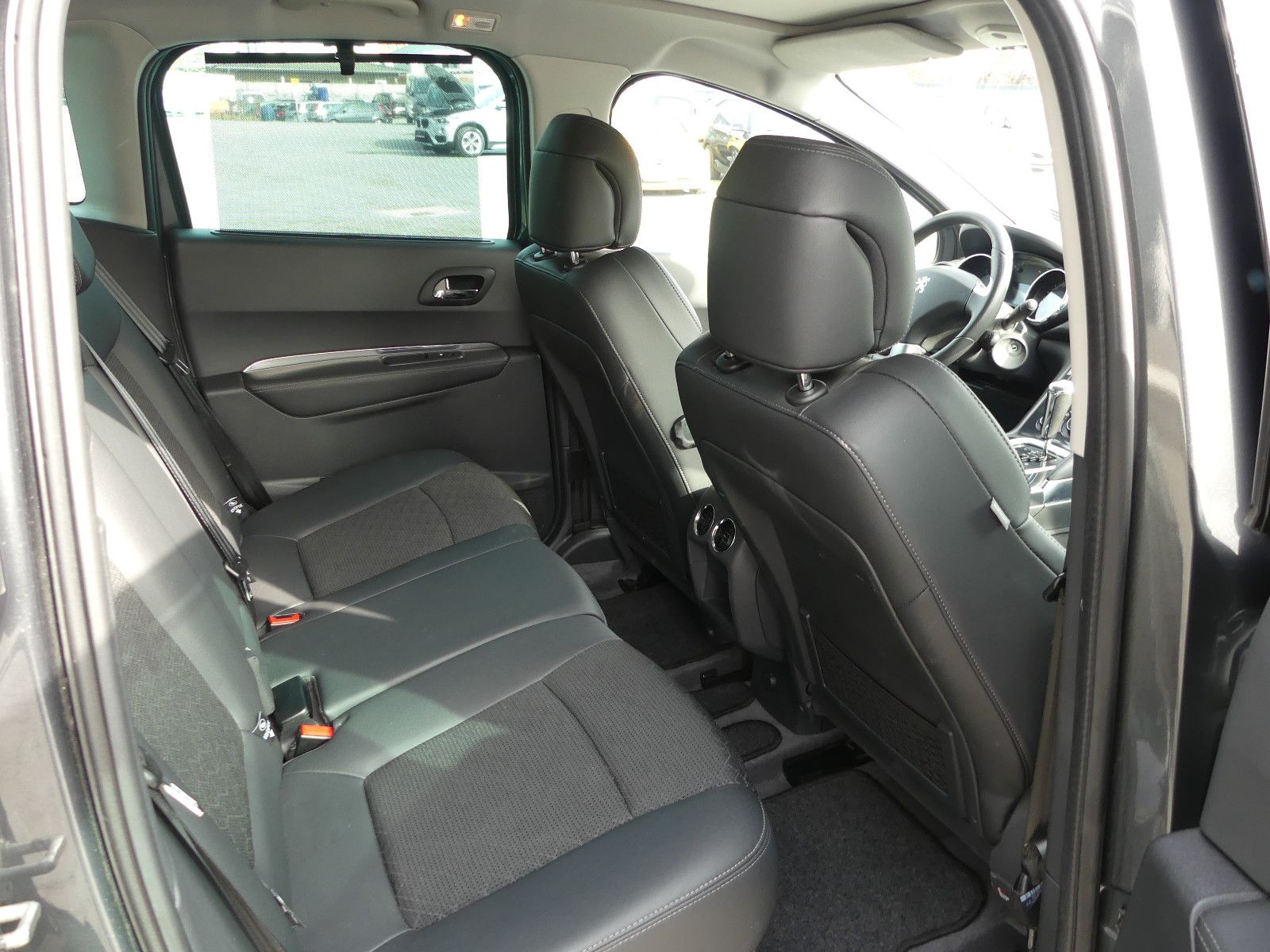 Fahrzeugabbildung Peugeot 3008 Allure, Automatik