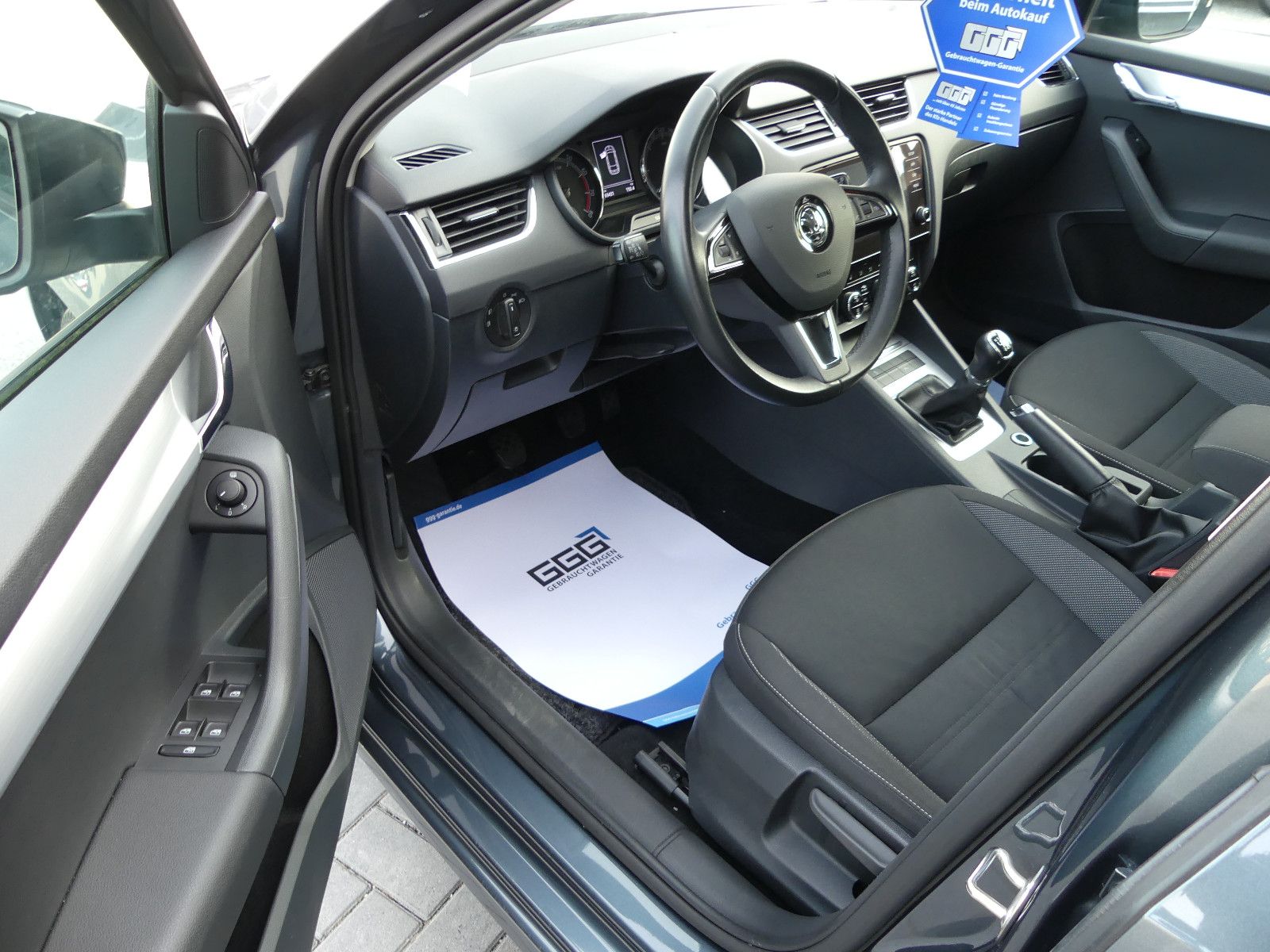 Fahrzeugabbildung SKODA Octavia Combi Ambition"1.HAND"