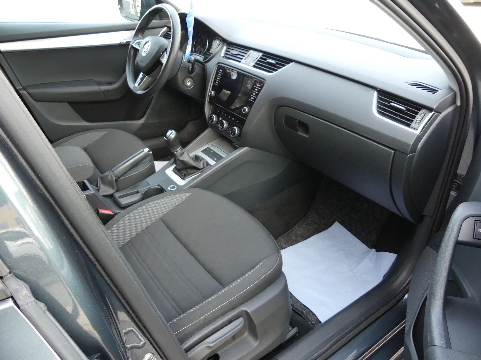 Fahrzeugabbildung SKODA Octavia Combi Ambition"1.HAND"