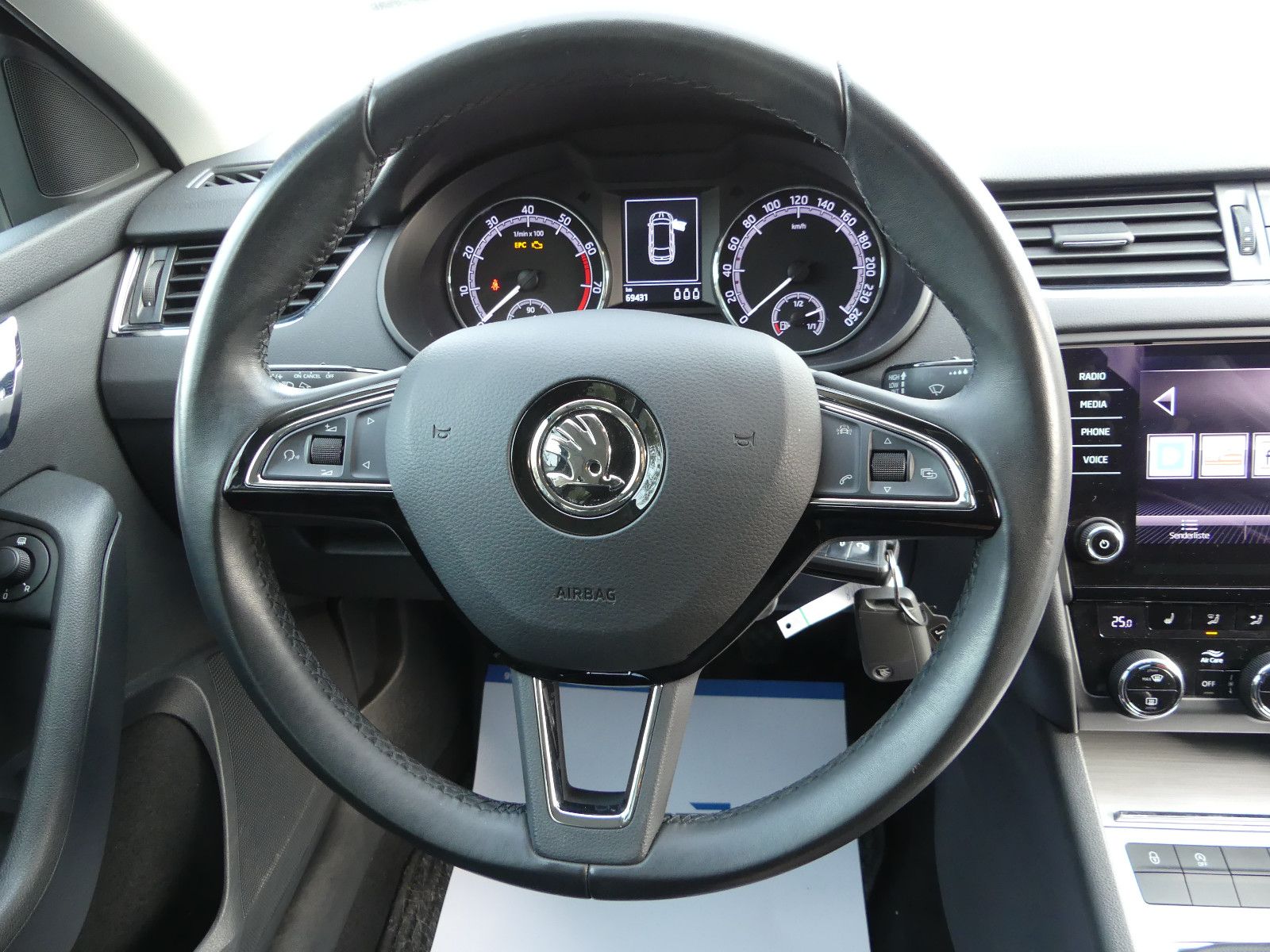 Fahrzeugabbildung SKODA Octavia Combi Ambition"1.HAND"