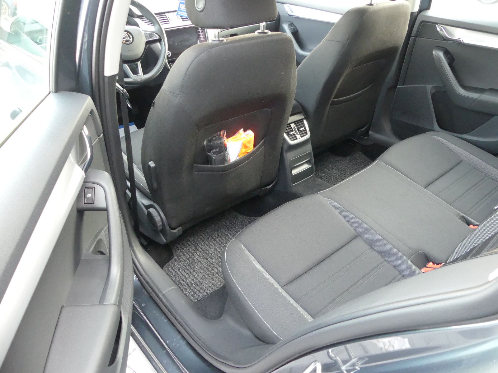 Fahrzeugabbildung SKODA Octavia Combi Ambition"1.HAND"