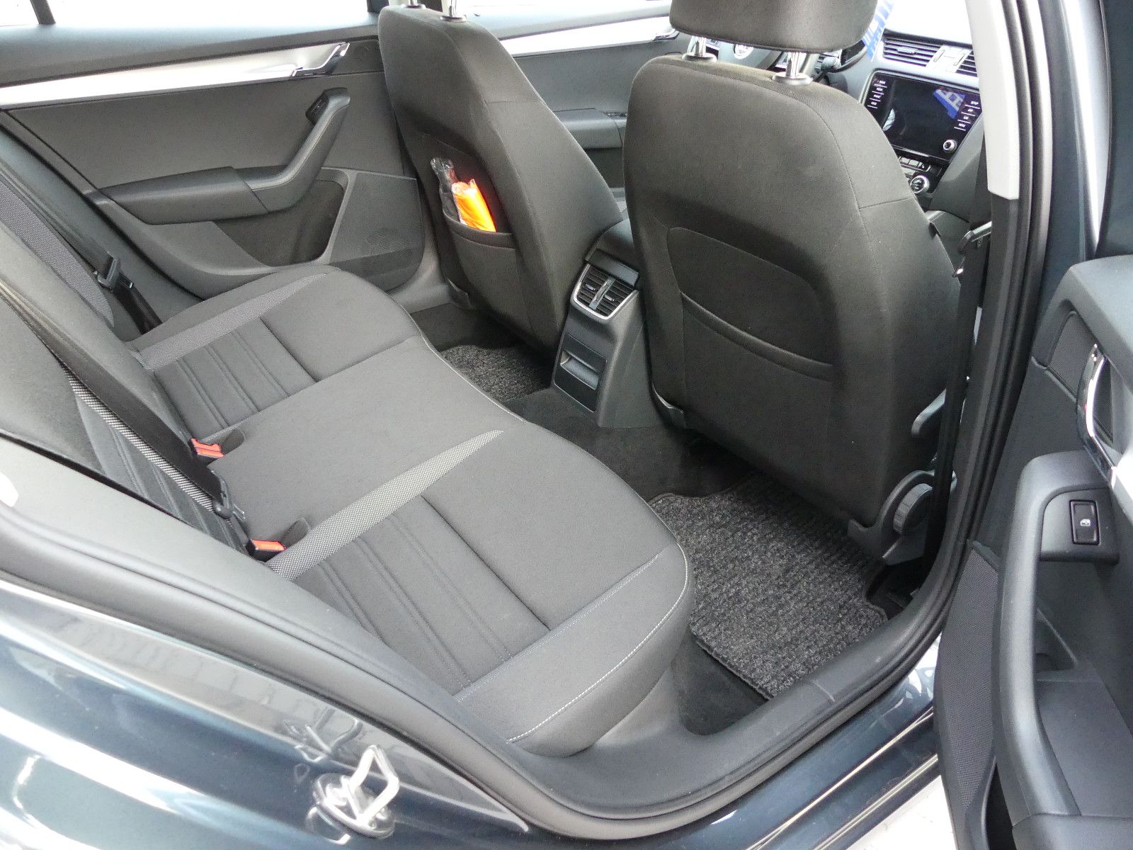 Fahrzeugabbildung SKODA Octavia Combi Ambition"1.HAND"