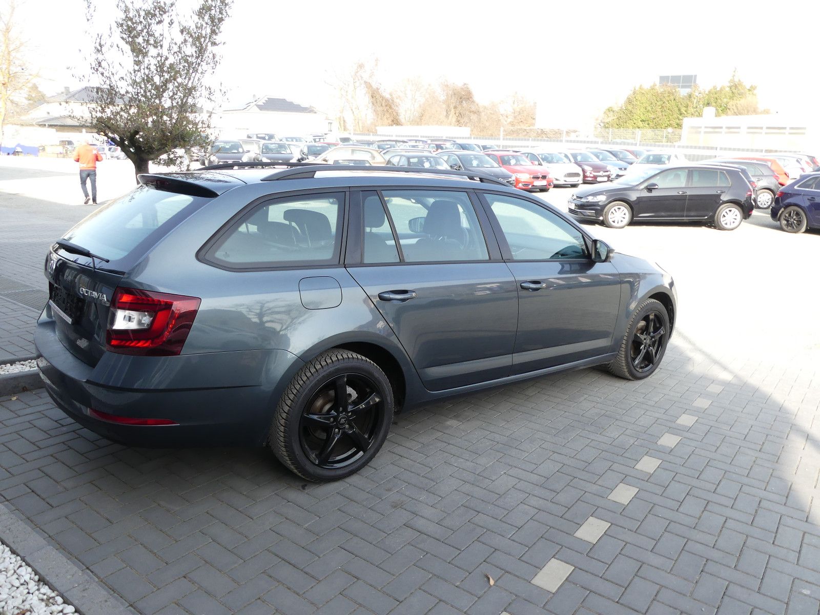 Fahrzeugabbildung SKODA Octavia Combi Ambition"1.HAND"