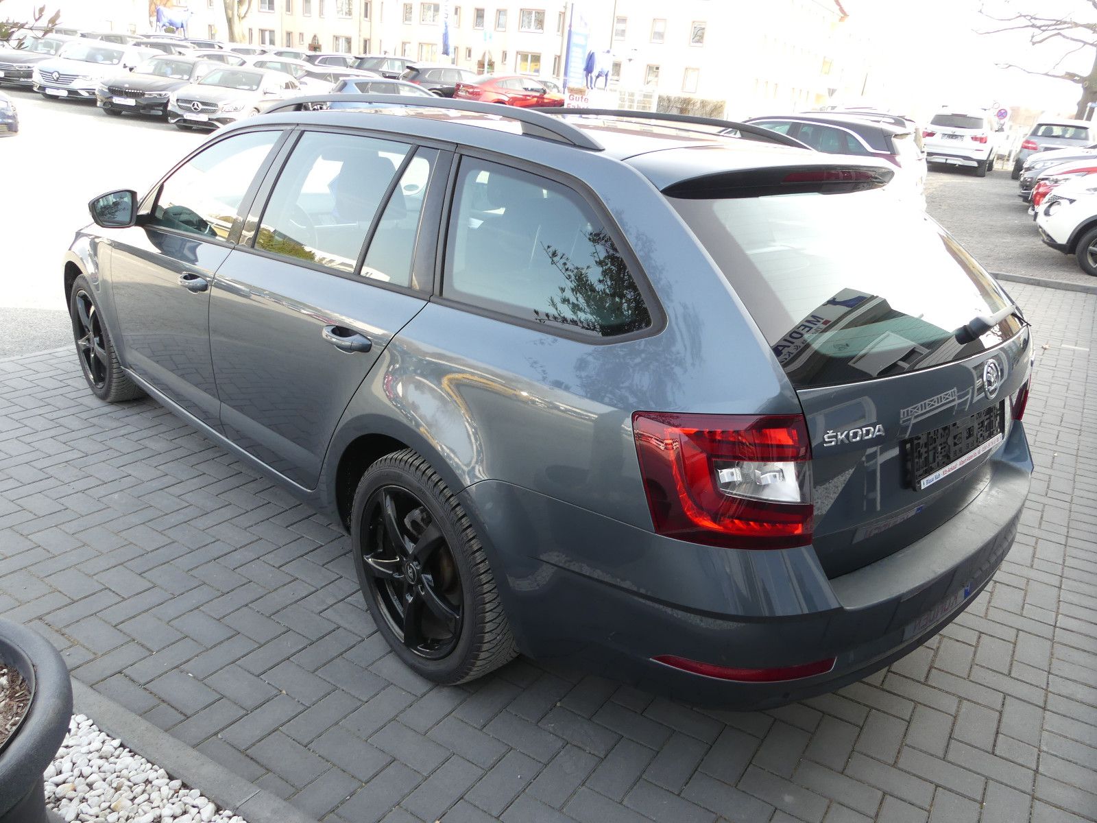 Fahrzeugabbildung SKODA Octavia Combi Ambition"1.HAND"