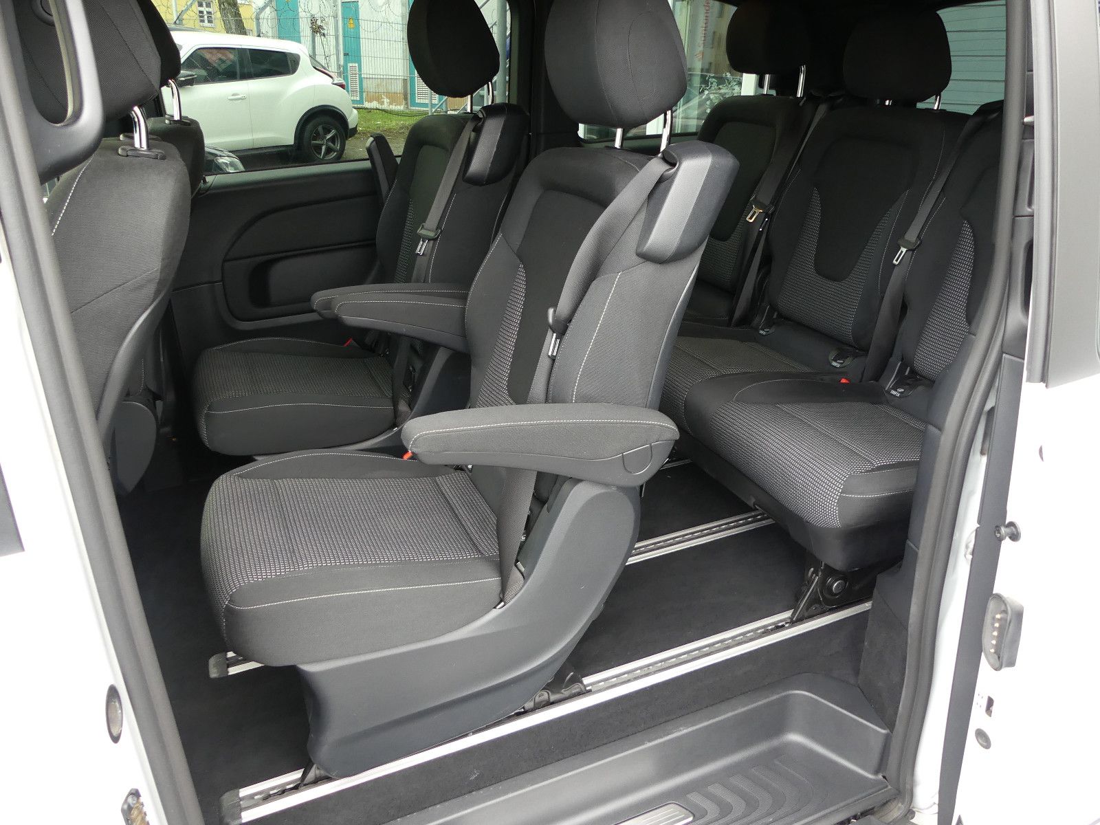 Fahrzeugabbildung Mercedes-Benz V 250 EDITION AMG-LINE, *KOMPAKT*