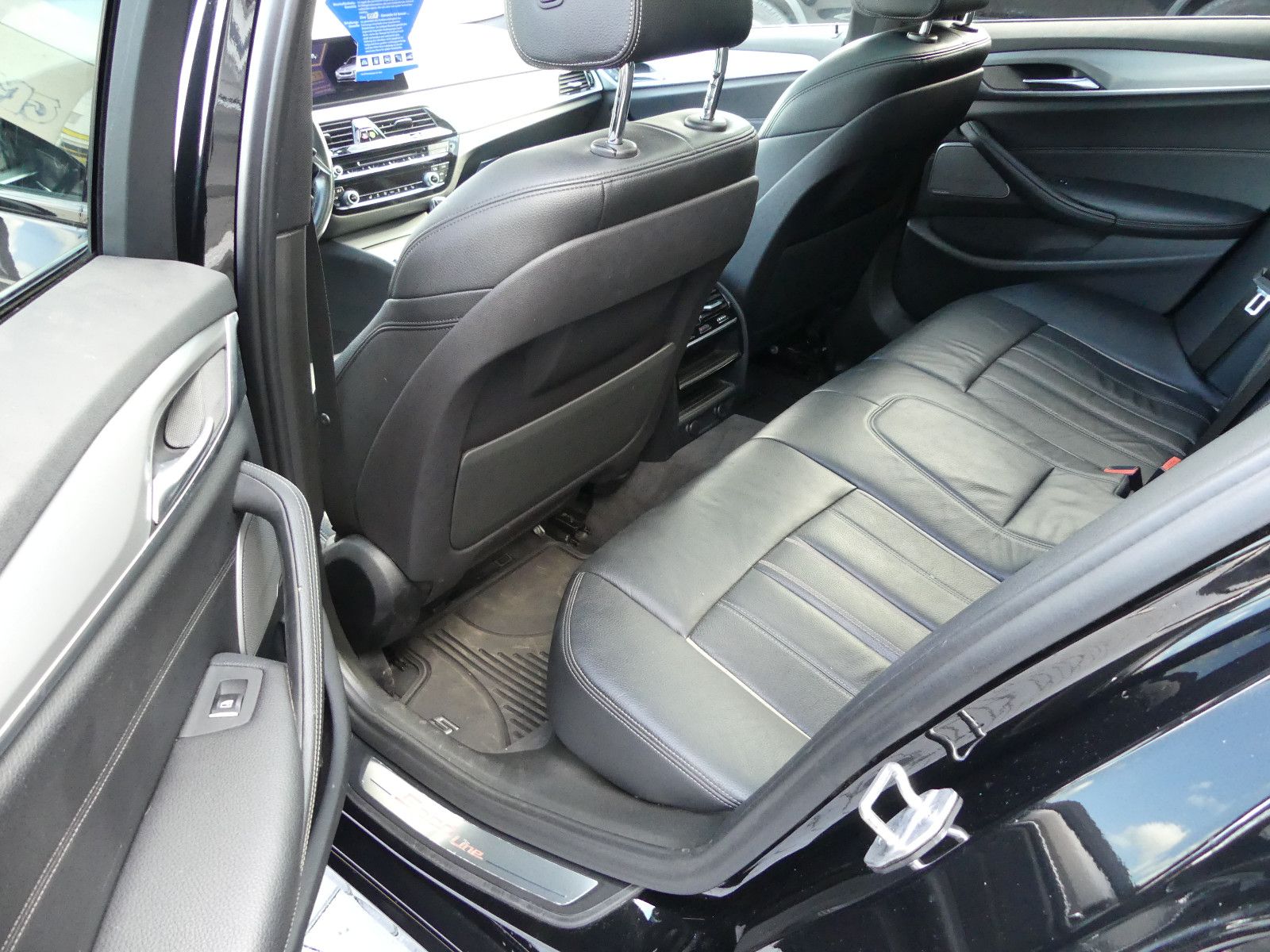 Fahrzeugabbildung BMW 540 5 Touring 540 d xDrive Sport Line"2.HAND"