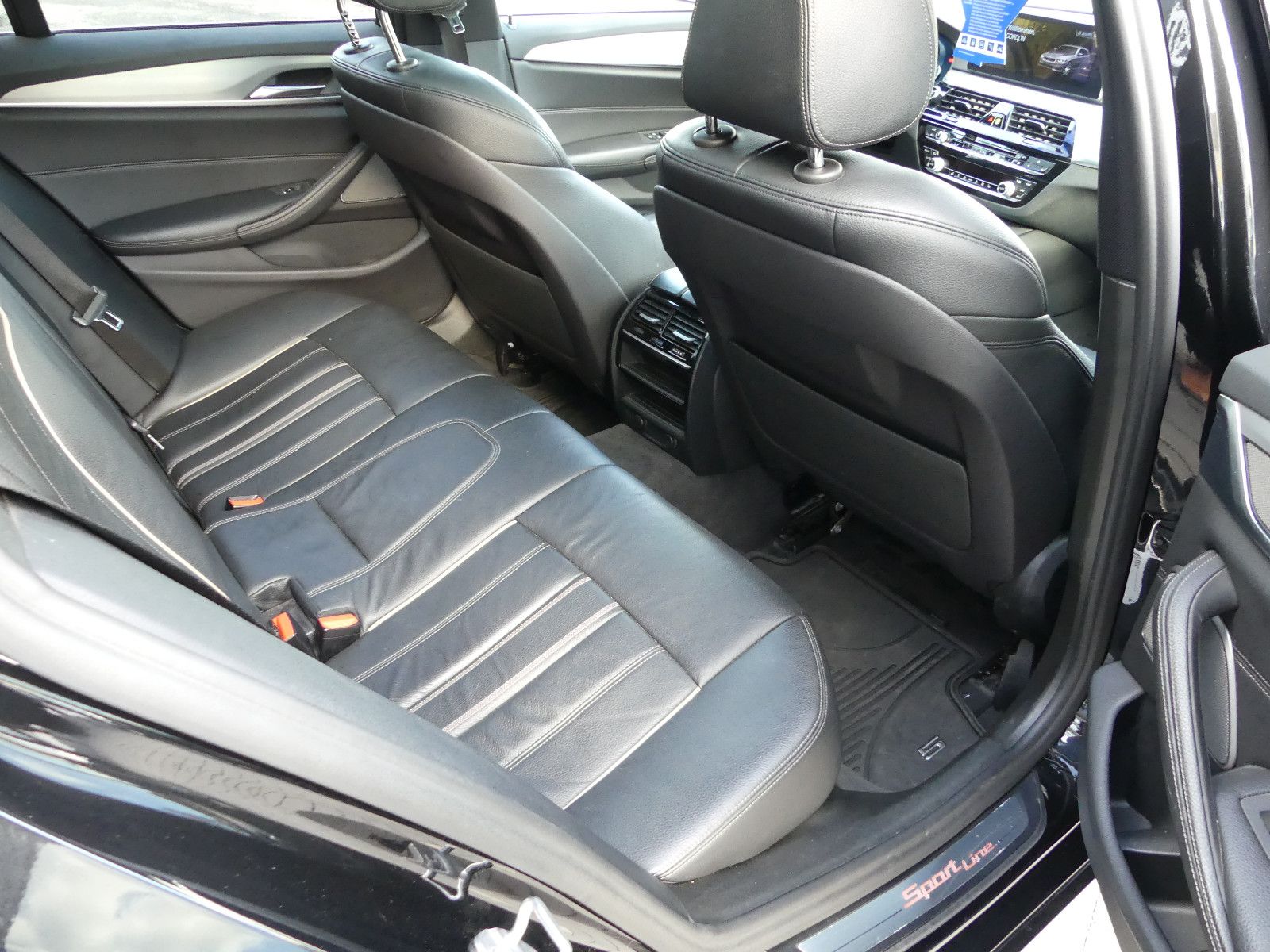 Fahrzeugabbildung BMW 540 5 Touring 540 d xDrive Sport Line"2.HAND"