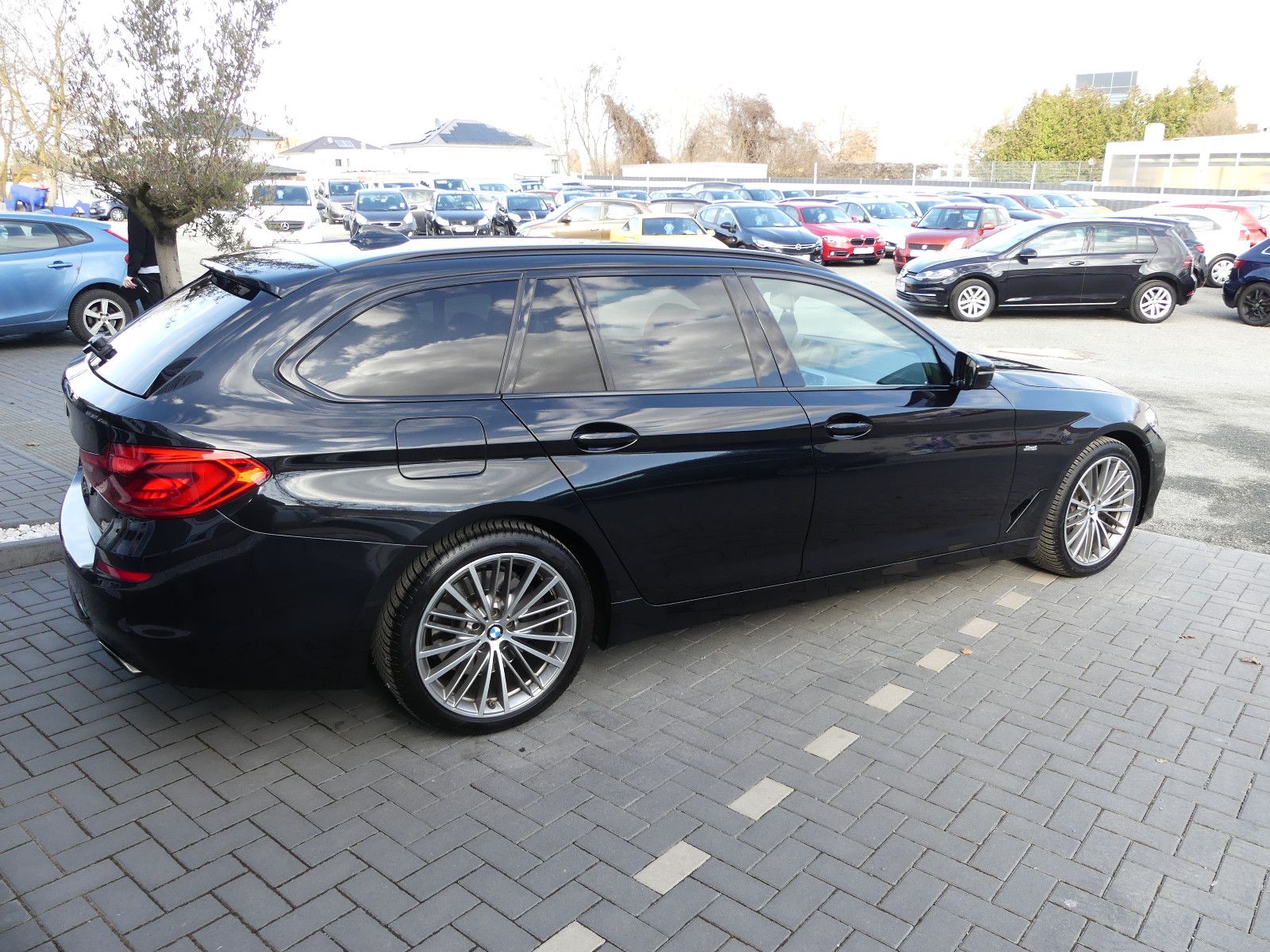 Fahrzeugabbildung BMW 540 5 Touring 540 d xDrive Sport Line"2.HAND"