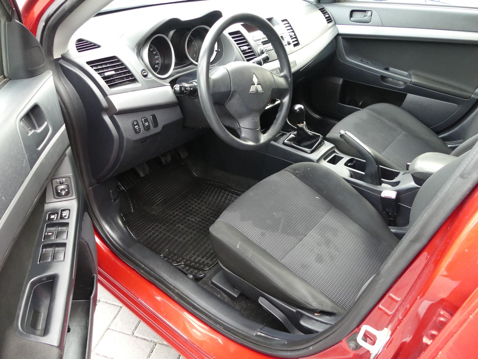 Fahrzeugabbildung Mitsubishi Lancer Lim. Inform