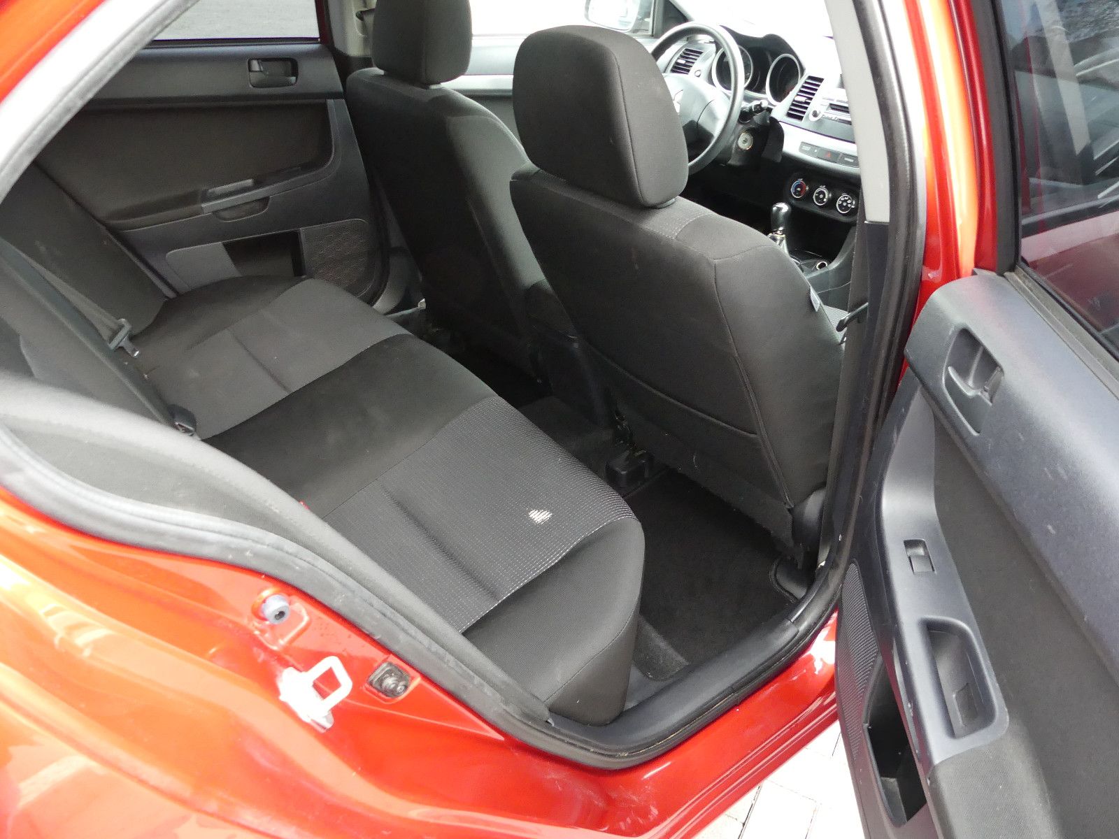 Fahrzeugabbildung Mitsubishi Lancer Lim. Inform