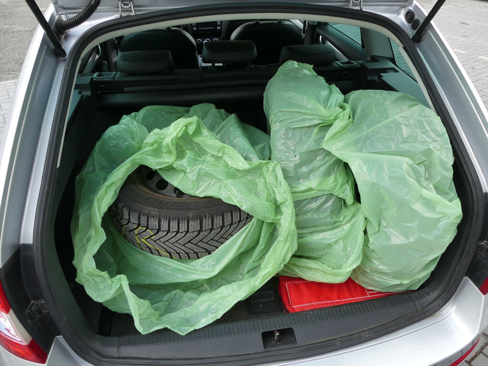 Fahrzeugabbildung SKODA Octavia Combi Elegance"SERVICEHEFT"